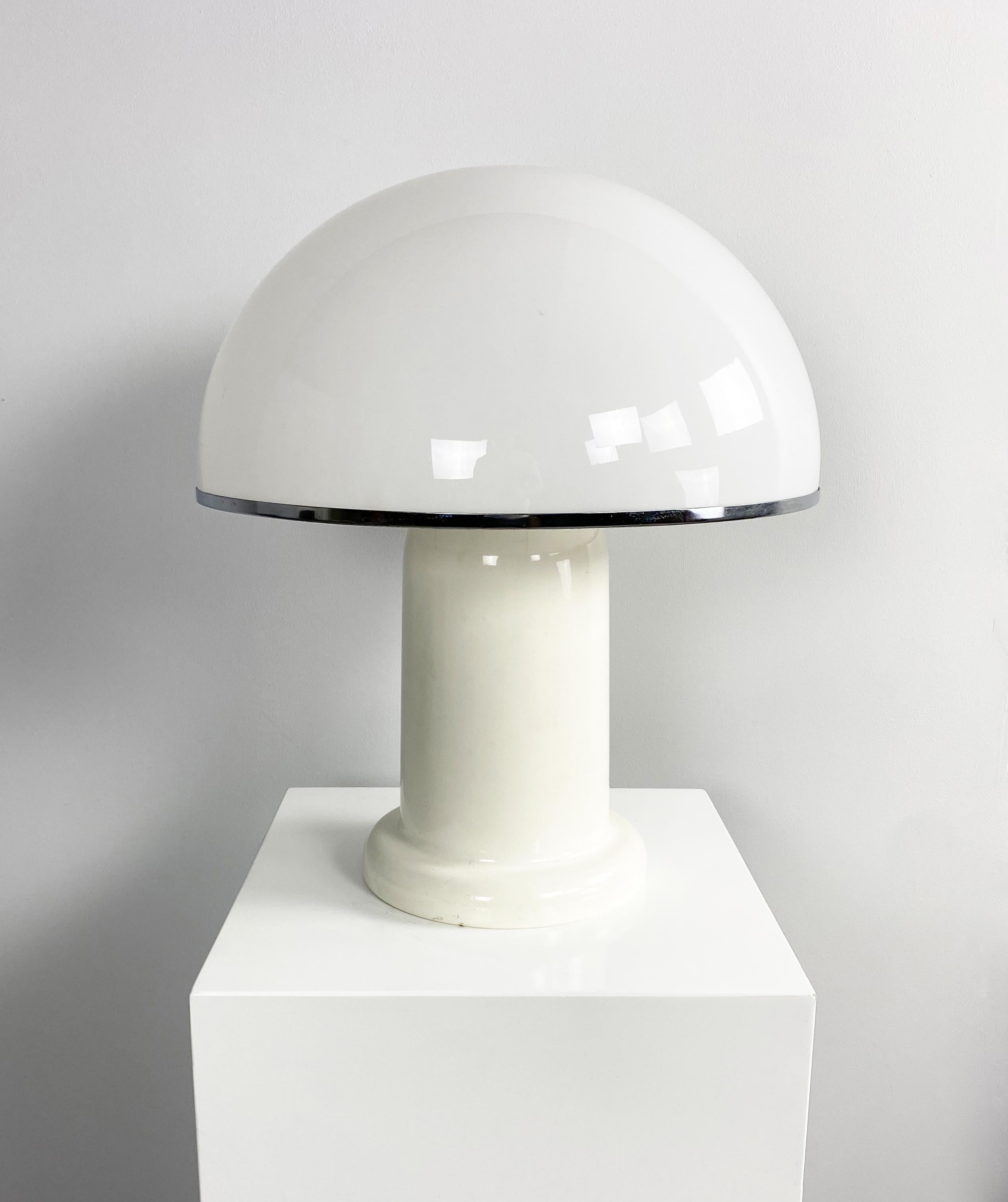 Large Space Age table lamp produced by Groupe Habitat, France, c.1970. Formed from a large plexiglass dome shade on a lacquered aluminium base.

Dimensions (cm, approx): 
Height: 53 
Diameter: 47

Condition: Good condition for year with minor