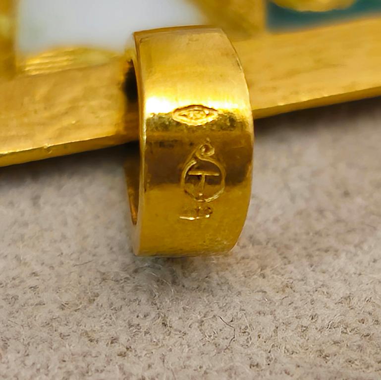 Grand pendentif Plique-à-Jour et Reine de Cœur en or 18 carats Unisexe en vente