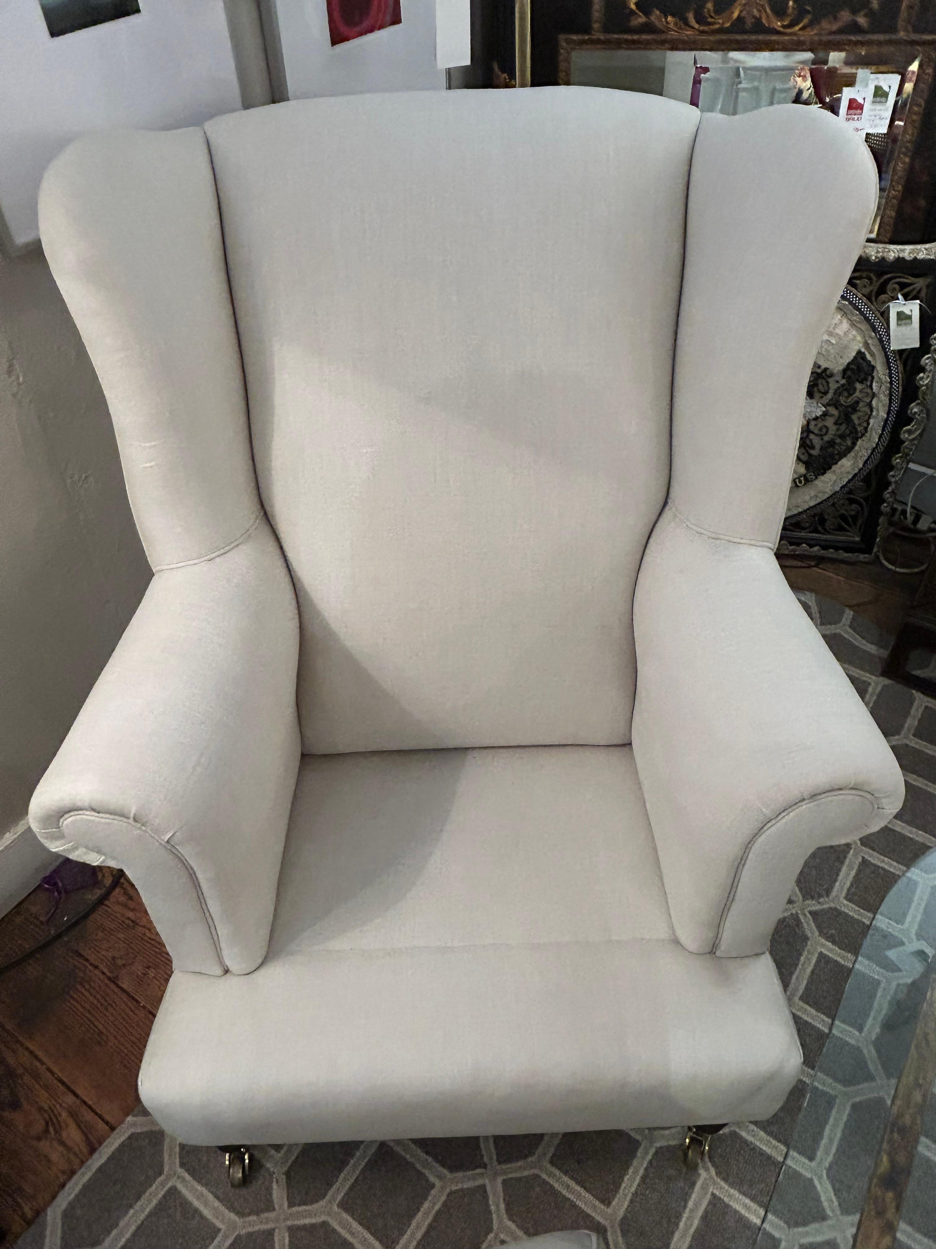 Silla grande con respaldo tapizada en lino y con ruedas en venta 4