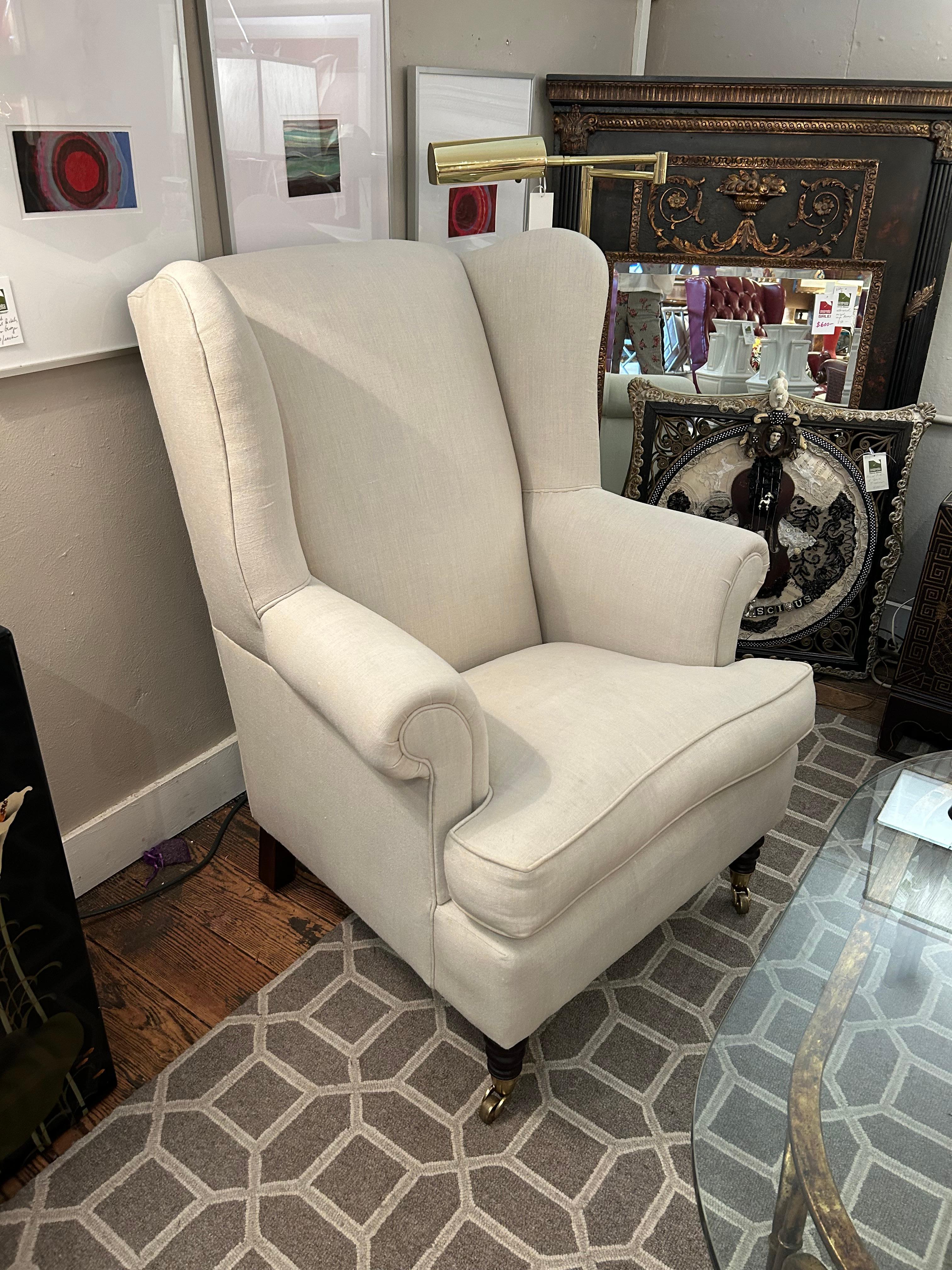 Silla grande con respaldo tapizada en lino y con ruedas en venta 6