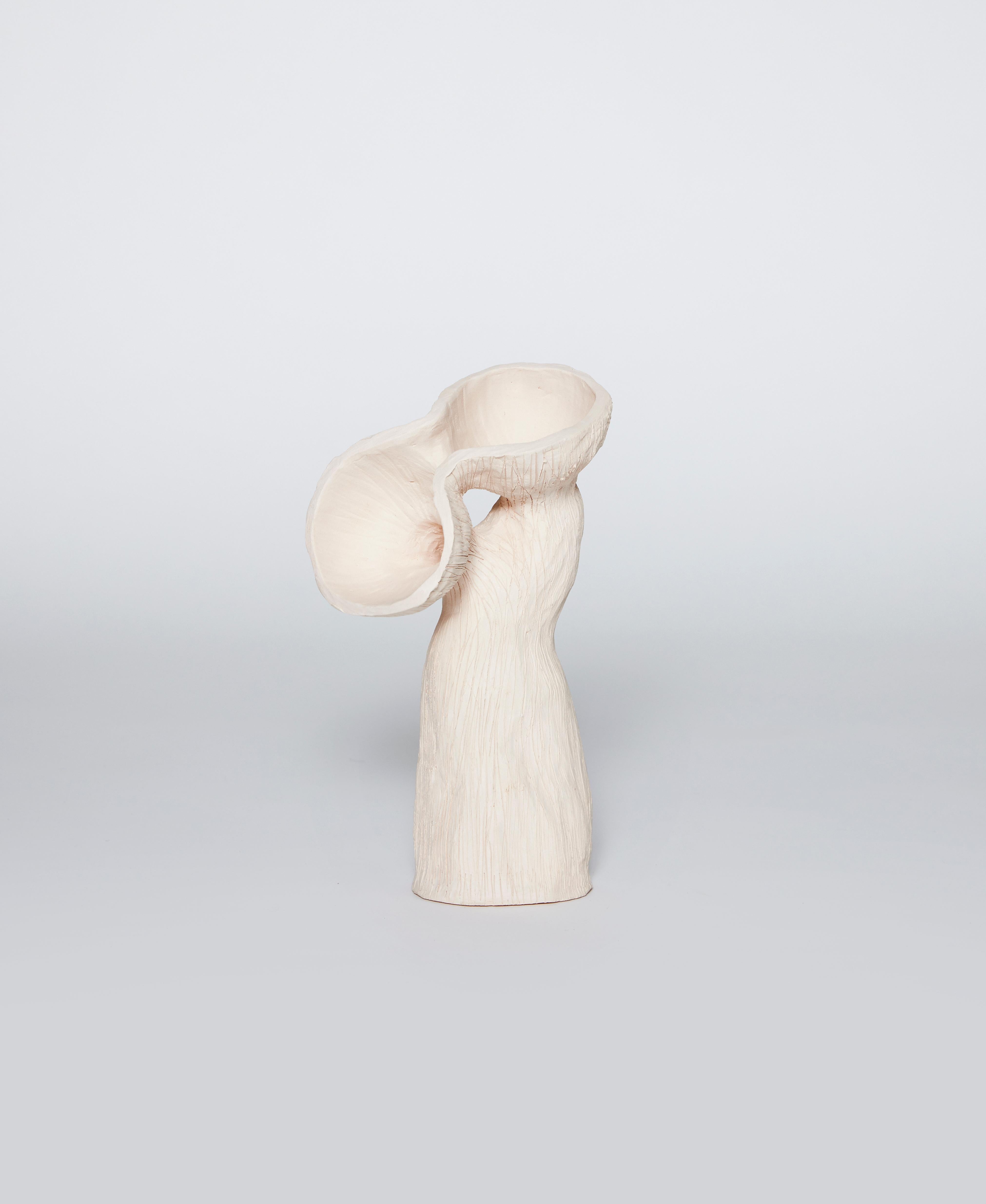 Large Pod vessel 02 by Jan Ernst
Dimensions: Height 35 cm
Also available in Height 25 cm.
Materials: White stoneware, terracotta, glazed
Also available in unglazed.

Jan Ernst’s work takes on an experimental approach, as he prefers making