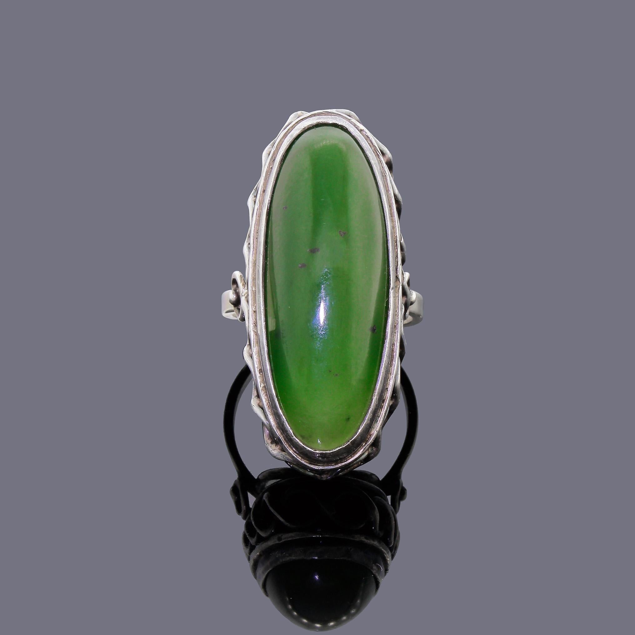 Beautiful and unique vintage Polish silver ring from the 1930s. Featuring a stunning deep apple-green nephrite jade stone which has absolutely no chips or cracks. The top of the cabochon is smooth like silk and well encased in silver for