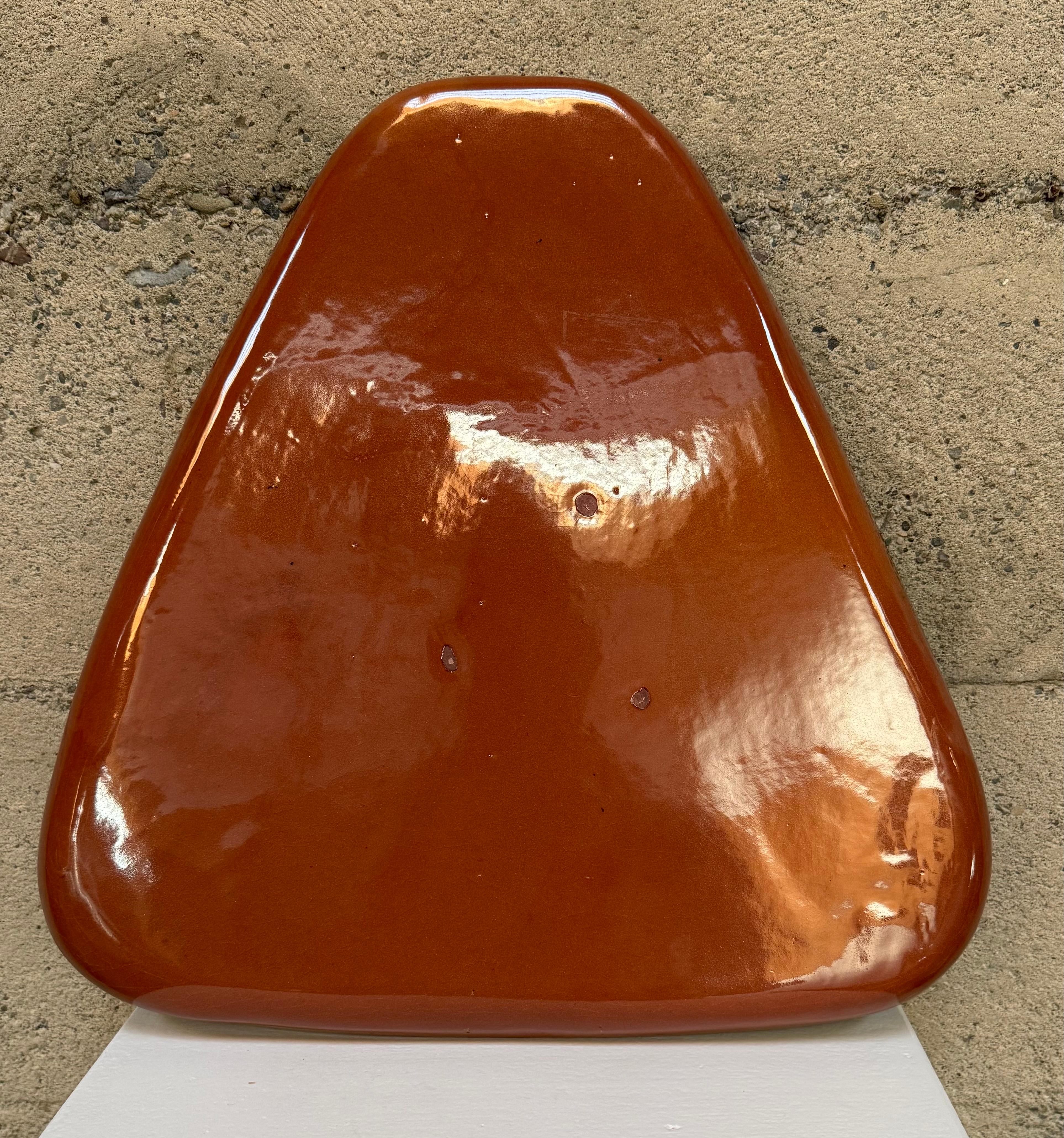 Plato triangular grande Polia Pillin con figuras abstractas en Bueno estado para la venta en Oakland, CA