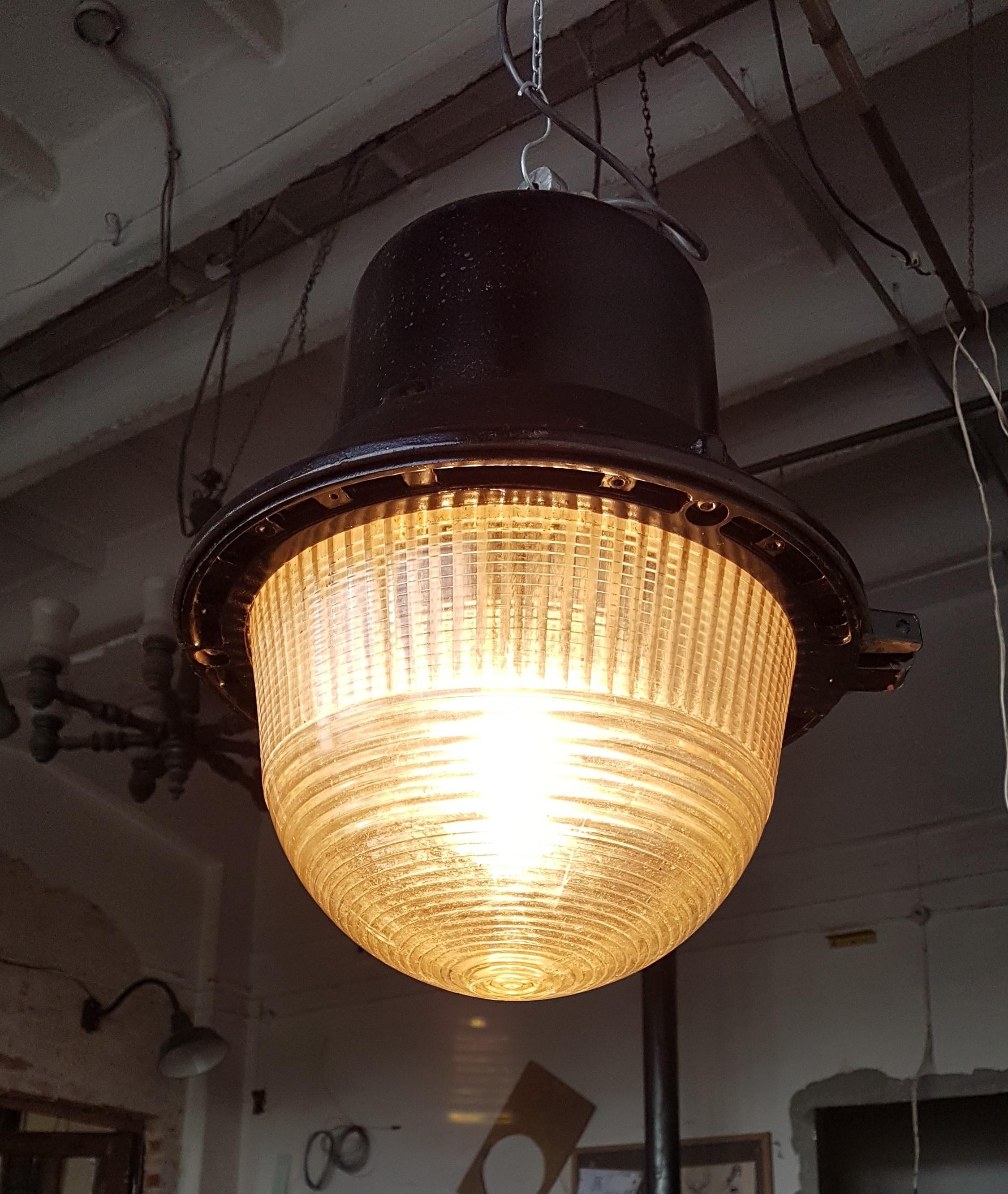 Large Polish Industrial Pendant Light in Black from Mesko, 1968 In Excellent Condition For Sale In Bydgoszcz, PL