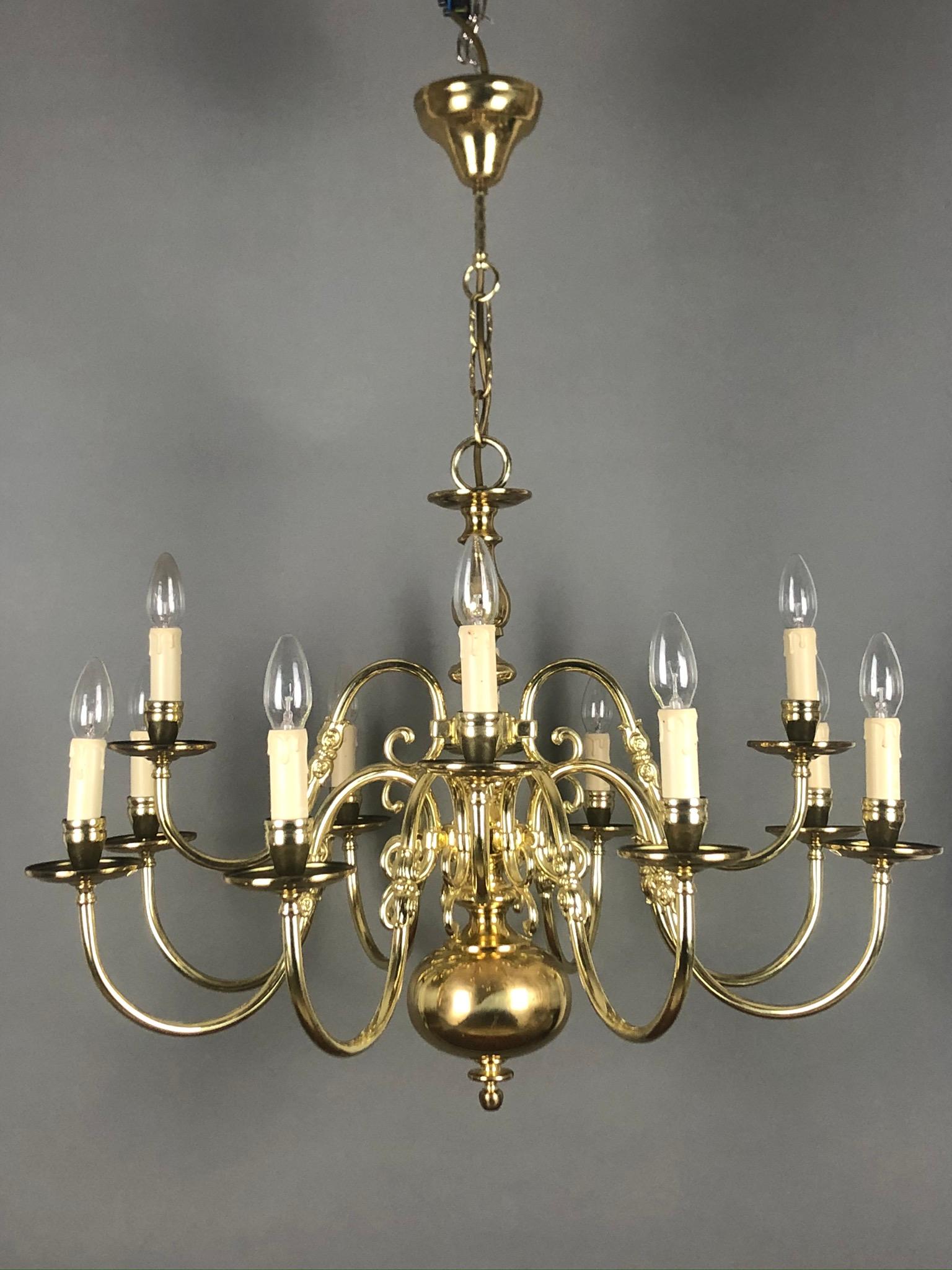 Stunning twelve-light polished brass chandelier in the style of Baroque.

Socket: 12 x e 14 for standard screw bulbs.
 