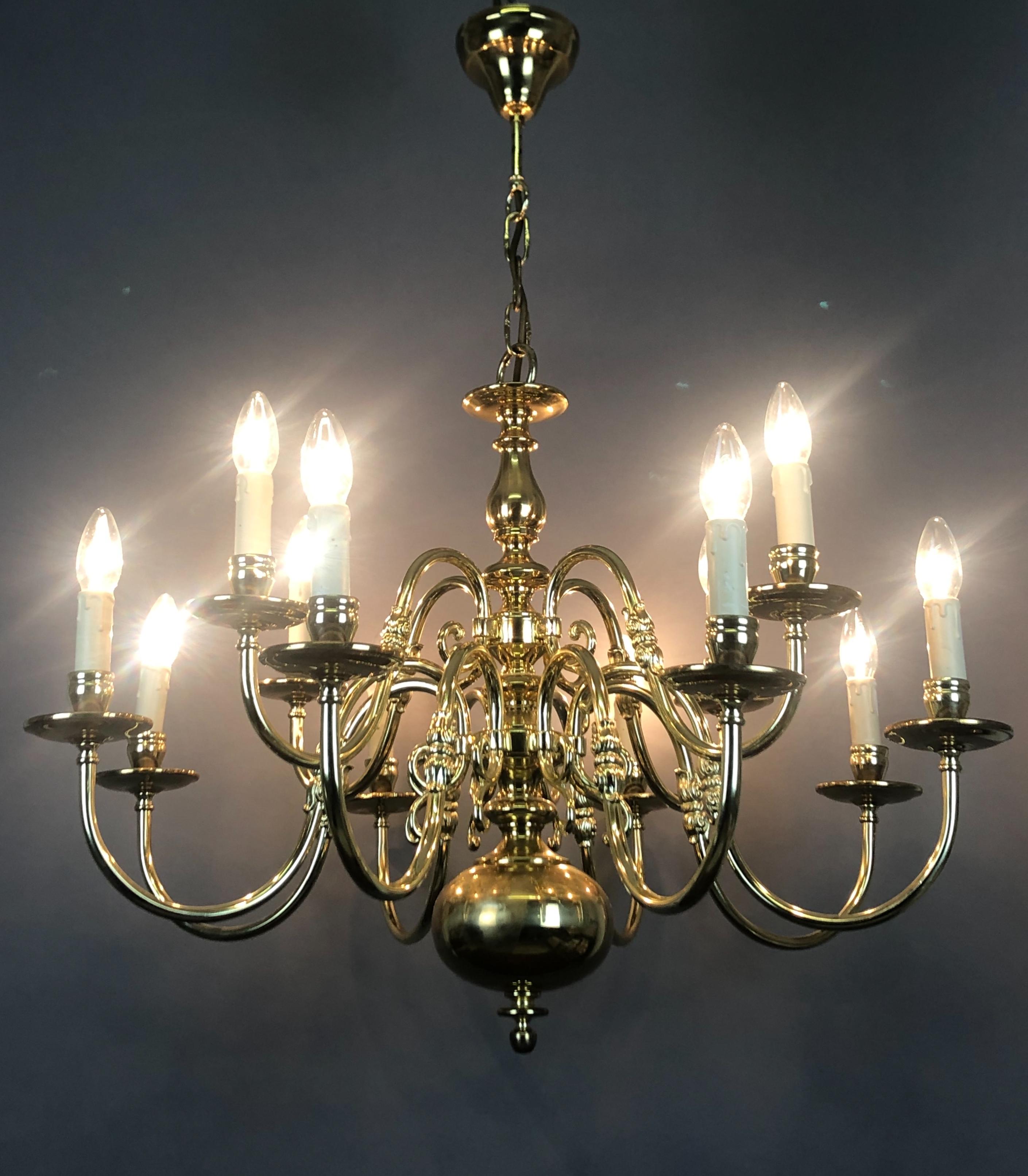 Tedesco Grande lampadario barocco olandese a 12 luci in ottone lucidato in vendita