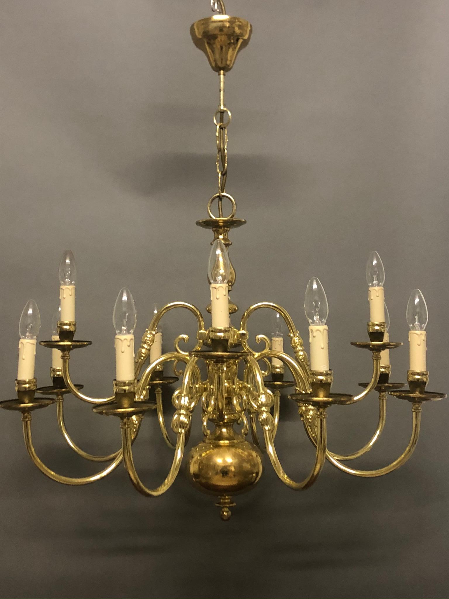 Large Polished Brass Dutch Baroque 12-Light Chandelier In Excellent Condition For Sale In Wiesbaden, Hessen