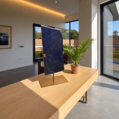 Grand lapis-lazuli poli d'Afghanistan dans sa forme naturelle