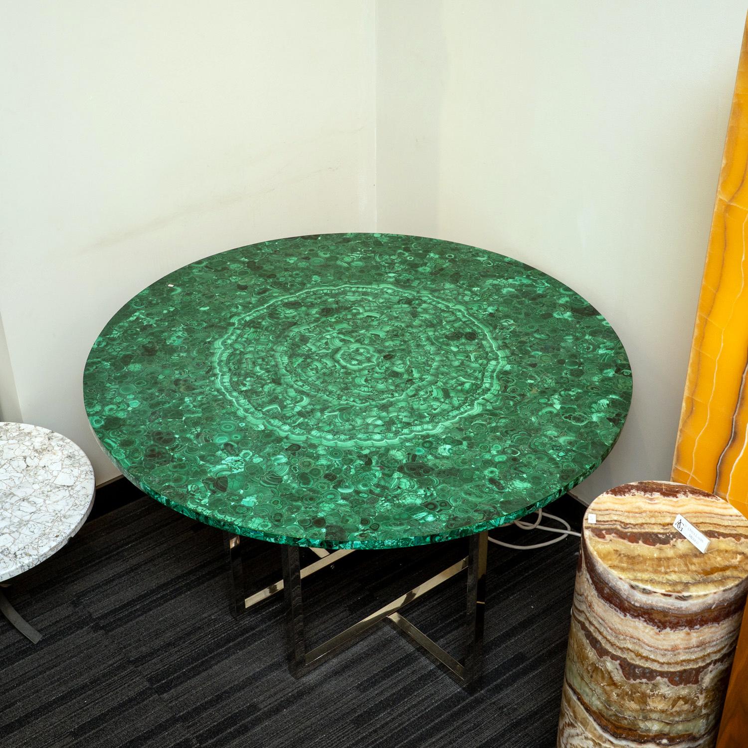 Large Polished Malachite Around Table In New Condition In New York, NY