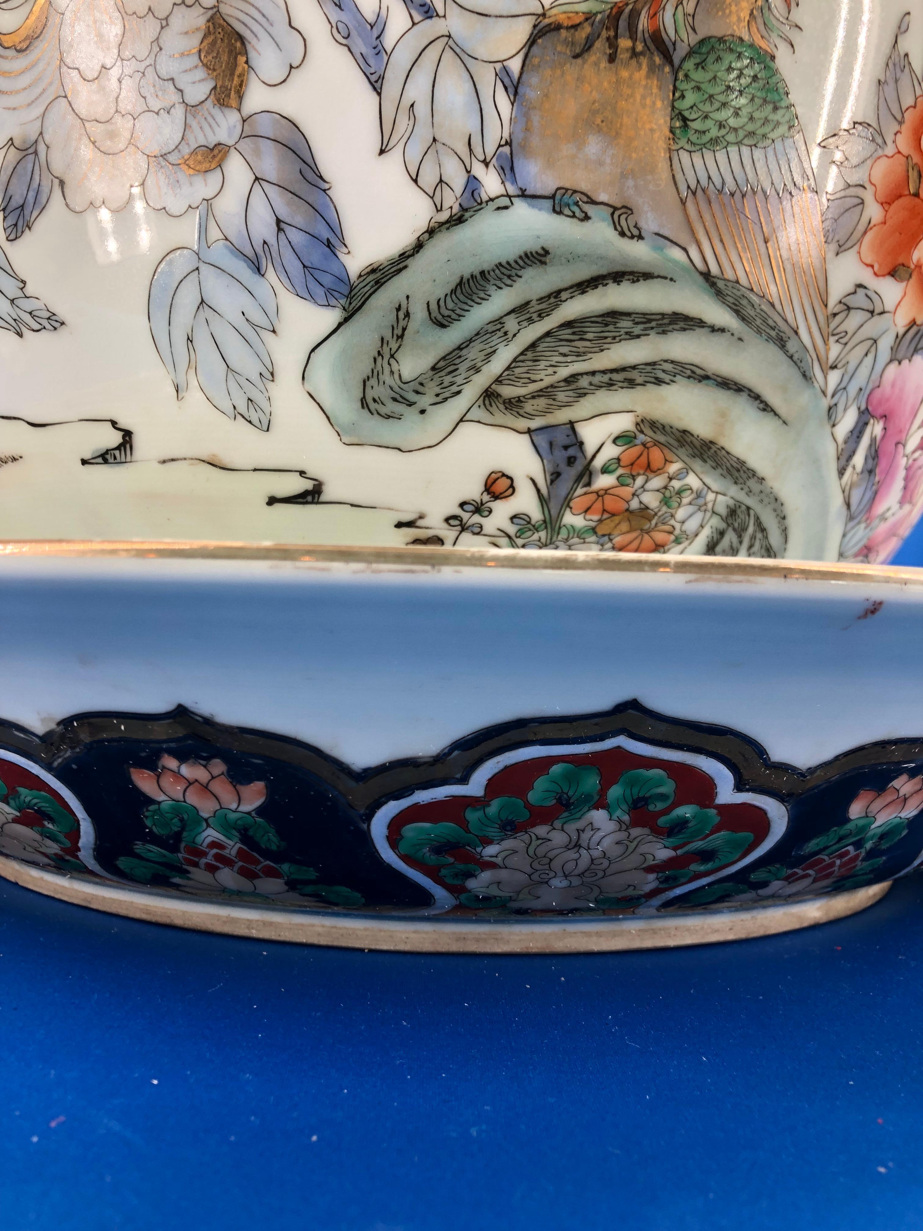 Urne et chargeur Jardinière en porcelaine polychrome chinoise peinte à la main en vente 4