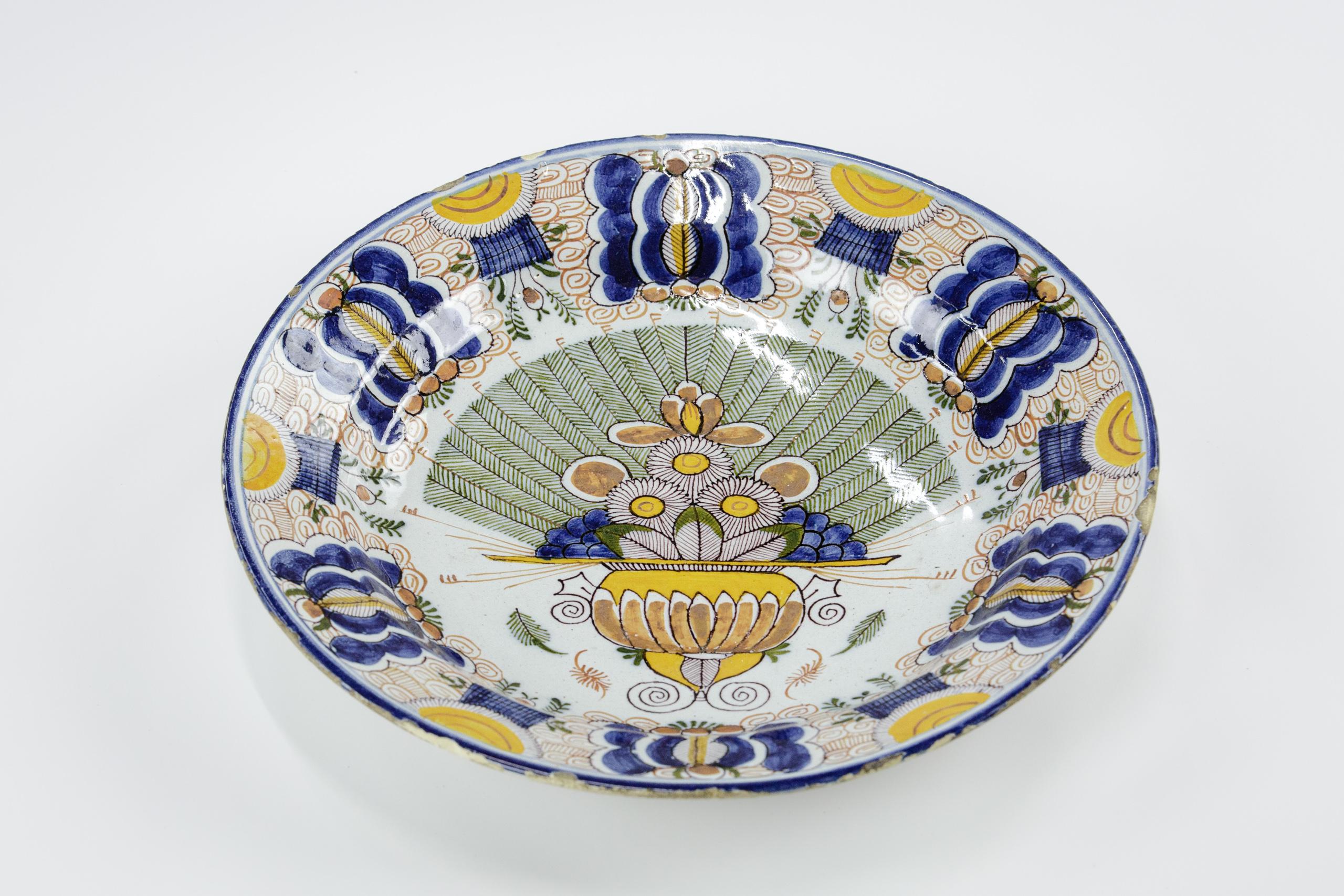 Large Polychrome Dutch Delftware Peacock Pattern Charger, De Vergulde Blompot 7