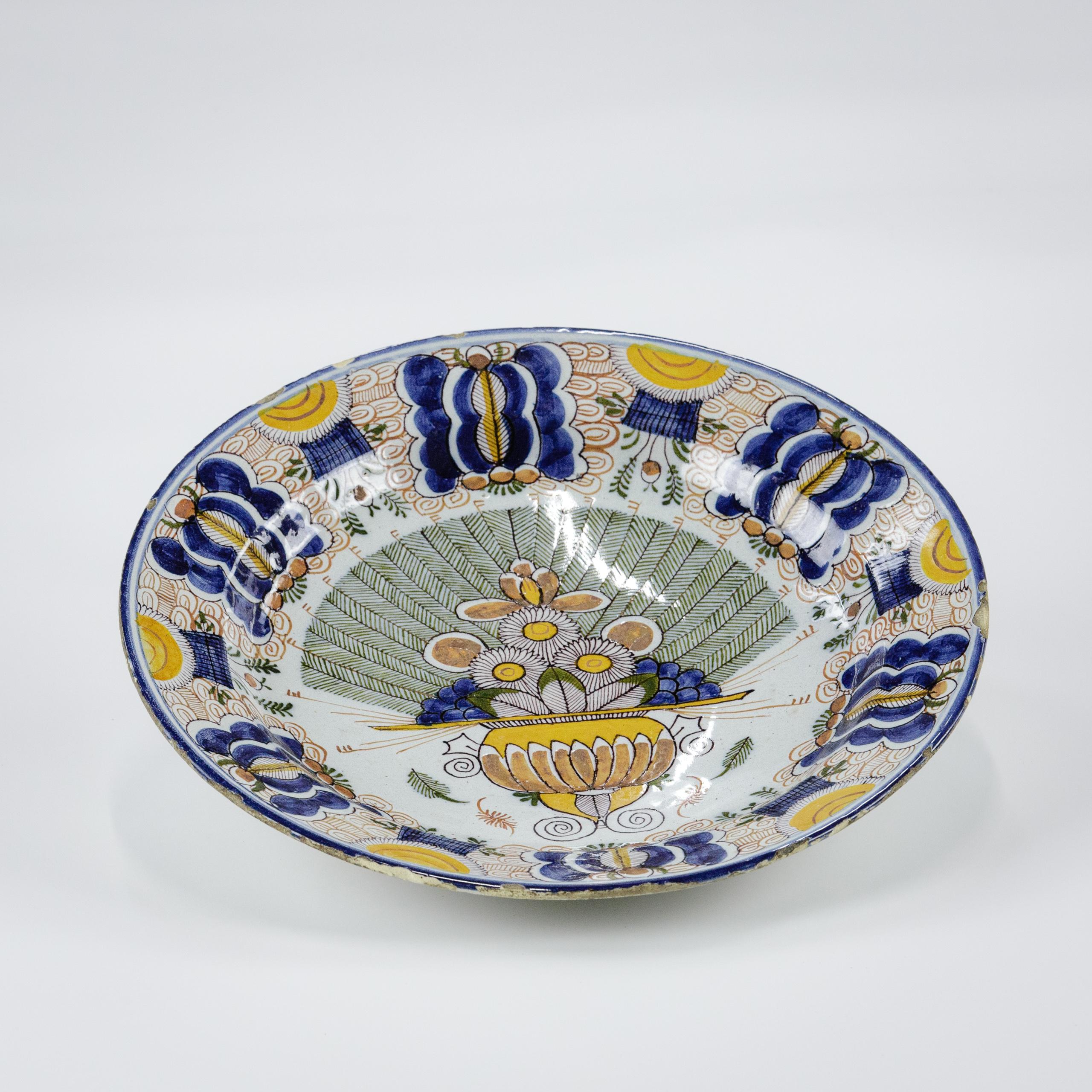 Large Polychrome Dutch Delftware Peacock Pattern Charger, De Vergulde Blompot In Fair Condition In Pease pottage, West Sussex