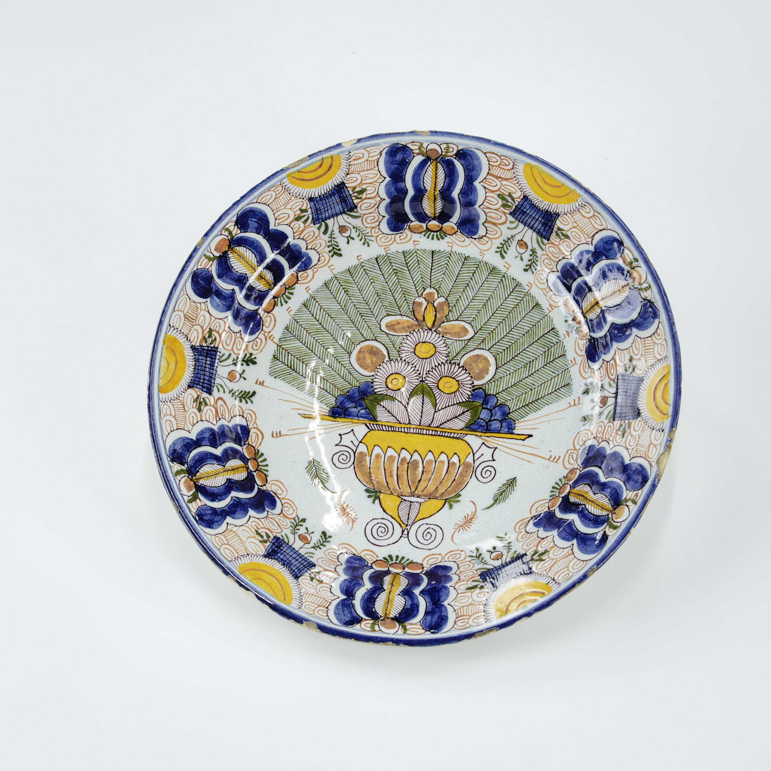 Large Polychrome Dutch Delftware Peacock Pattern Charger, De Vergulde Blompot 1