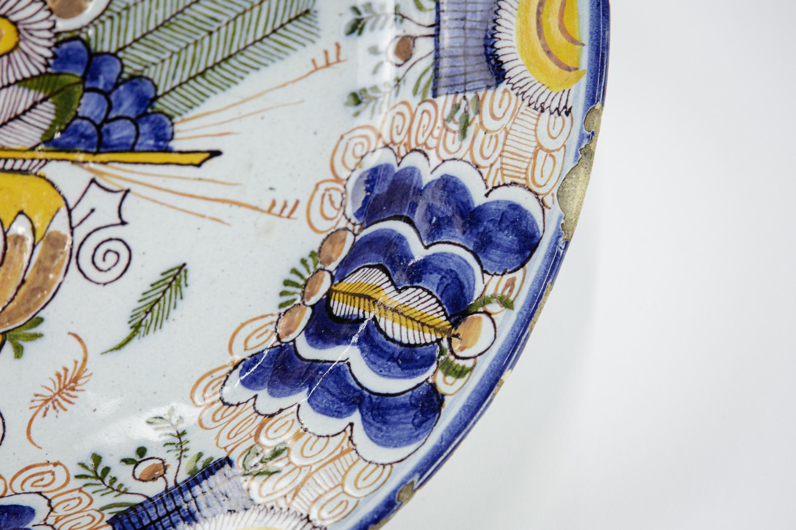 Large Polychrome Dutch Delftware Peacock Pattern Charger, De Vergulde Blompot 4