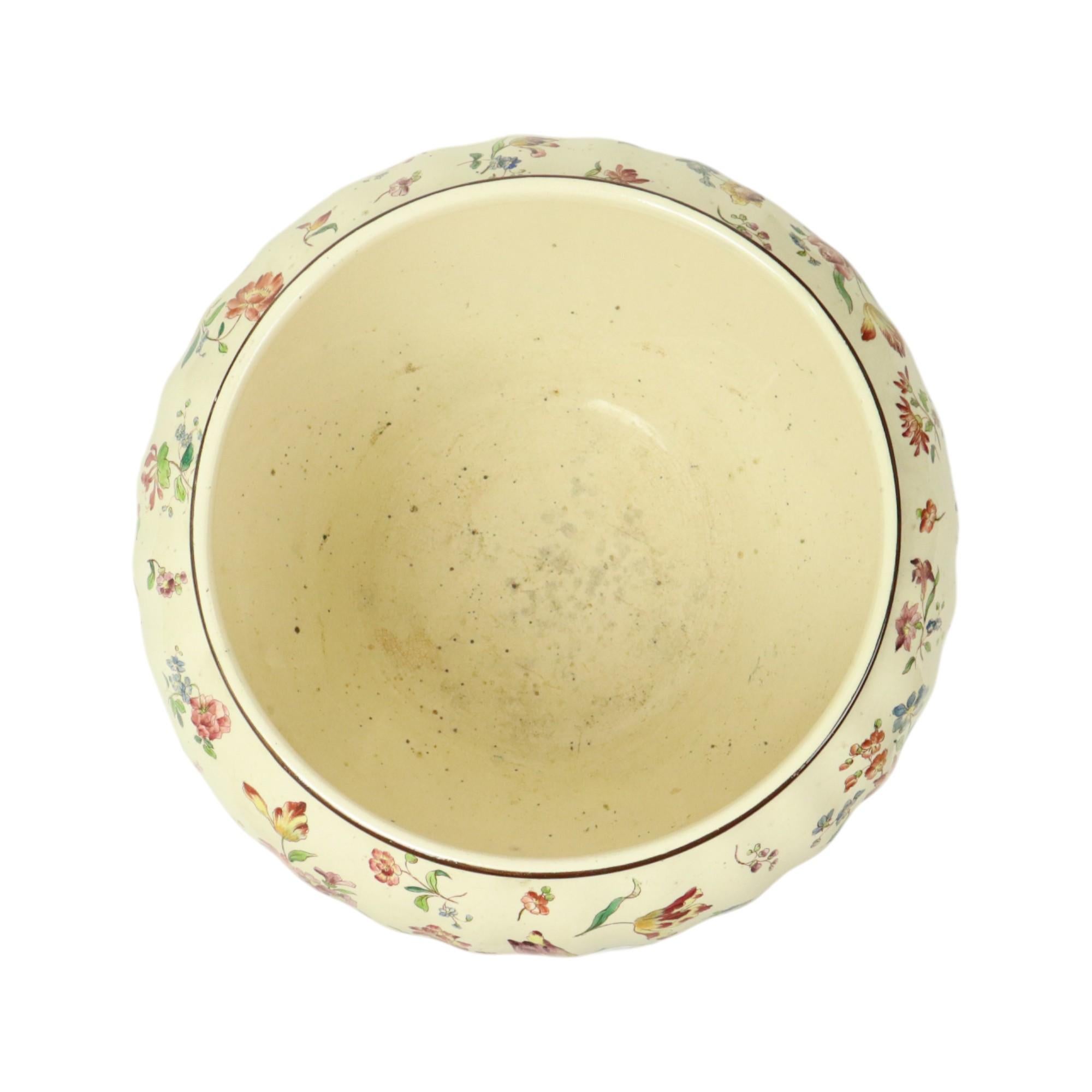 Großer polychromer Blumentopf Cache Pot Longchamps Frankreich 36cm (20. Jahrhundert) im Angebot