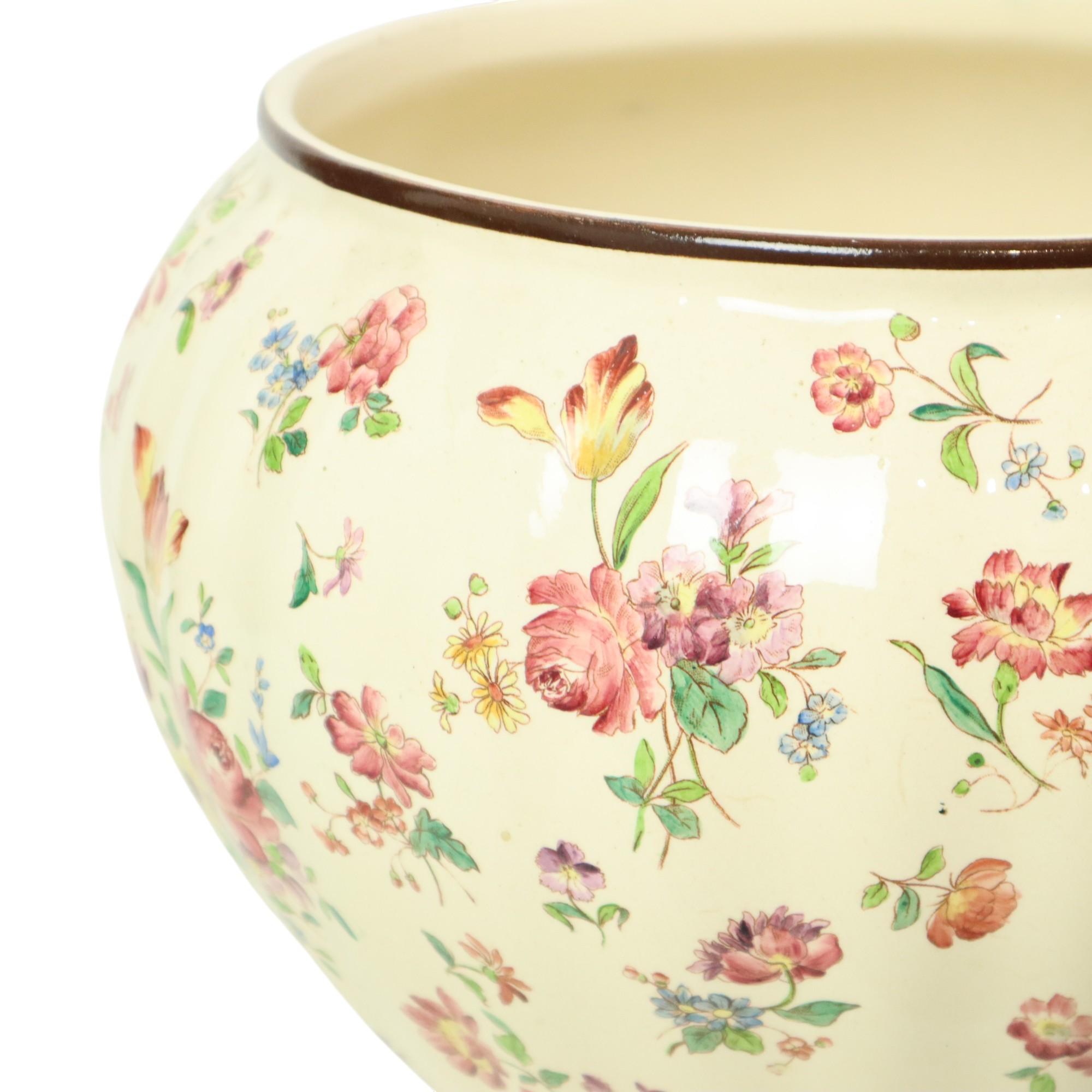 Großer polychromer Blumentopf Cache Pot Longchamps Frankreich 36cm (Tonware) im Angebot