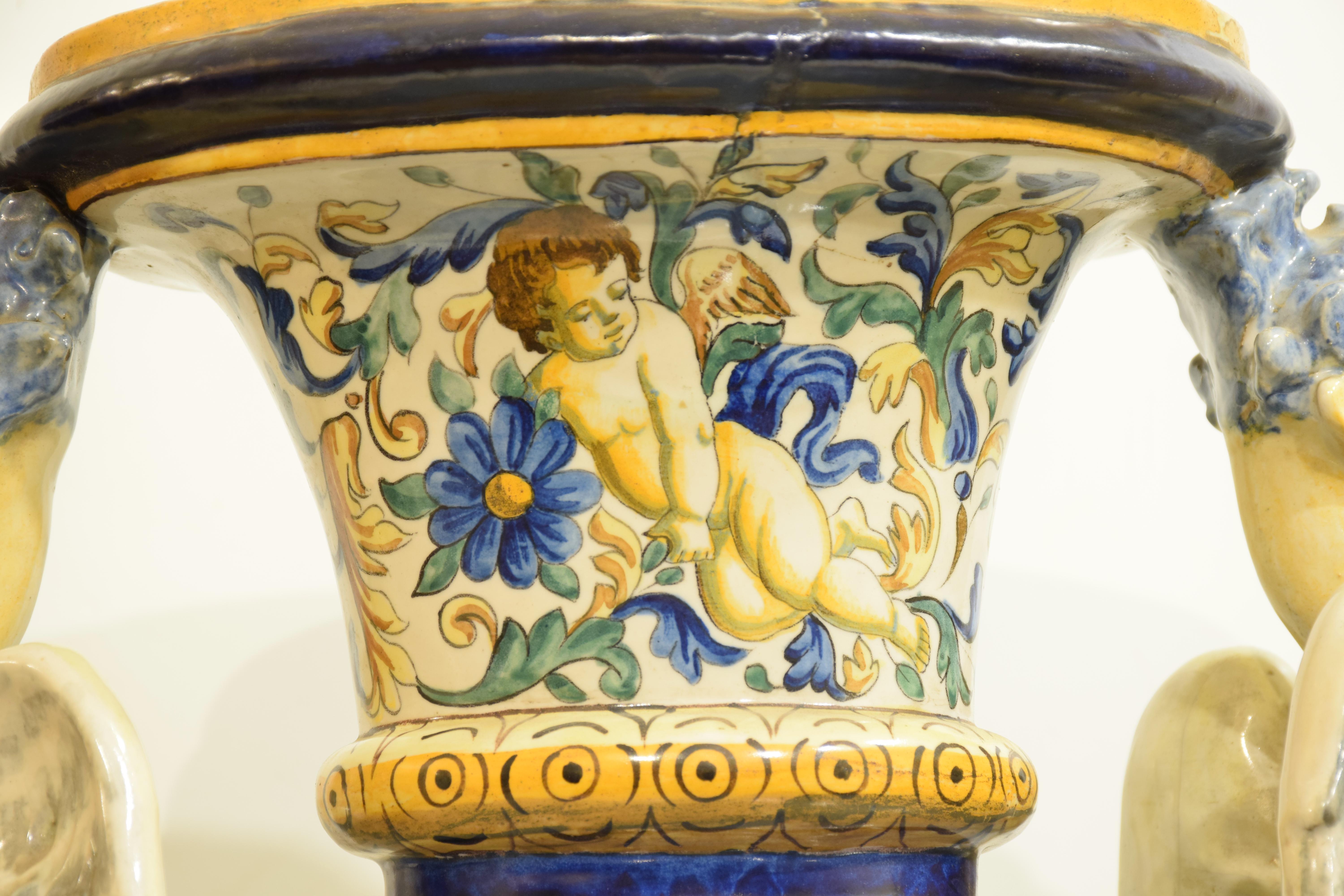 Grand vase en majolique polychrome, Italie, milieu du XIXe siècle en vente 4