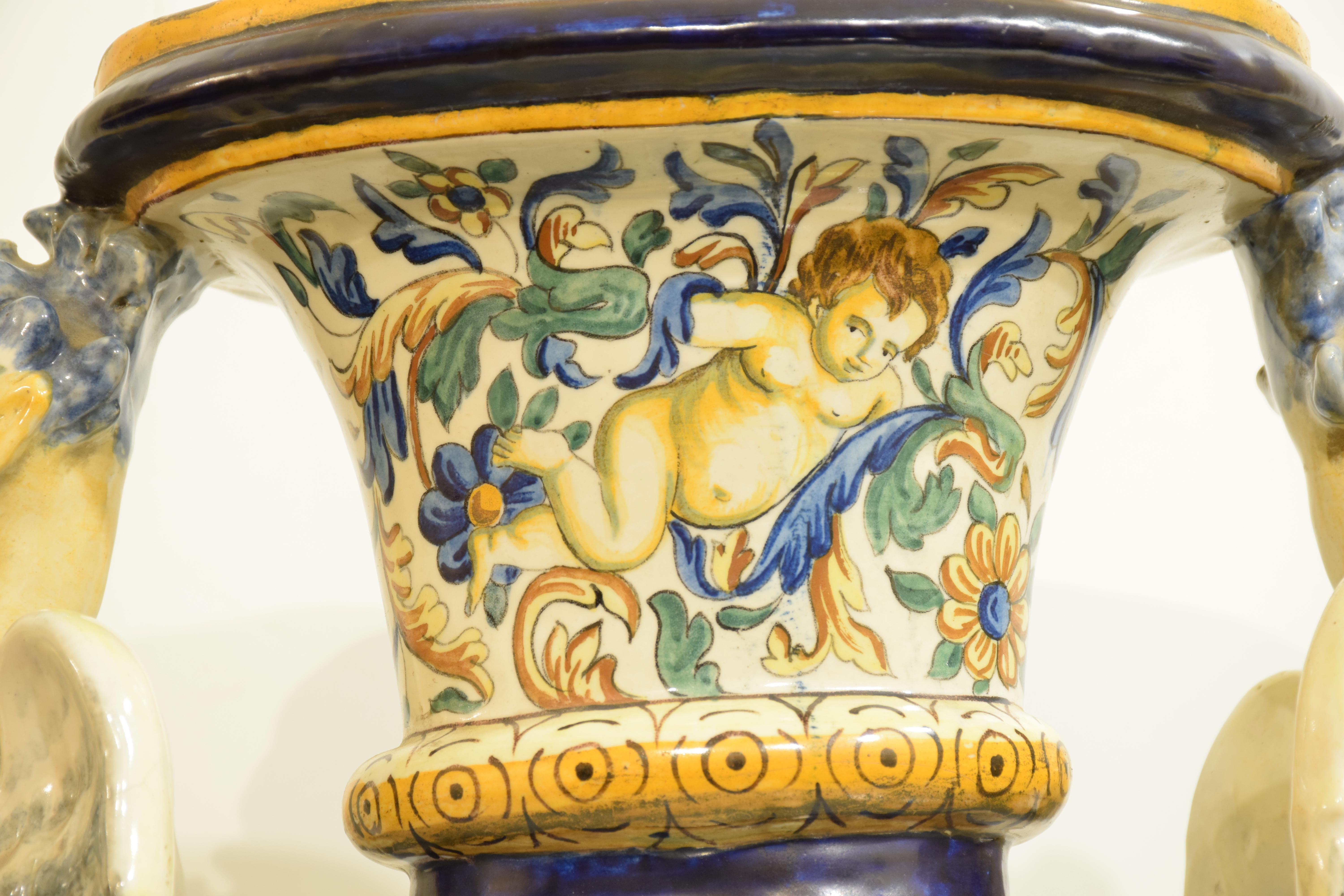 Grand vase en majolique polychrome, Italie, milieu du XIXe siècle en vente 5