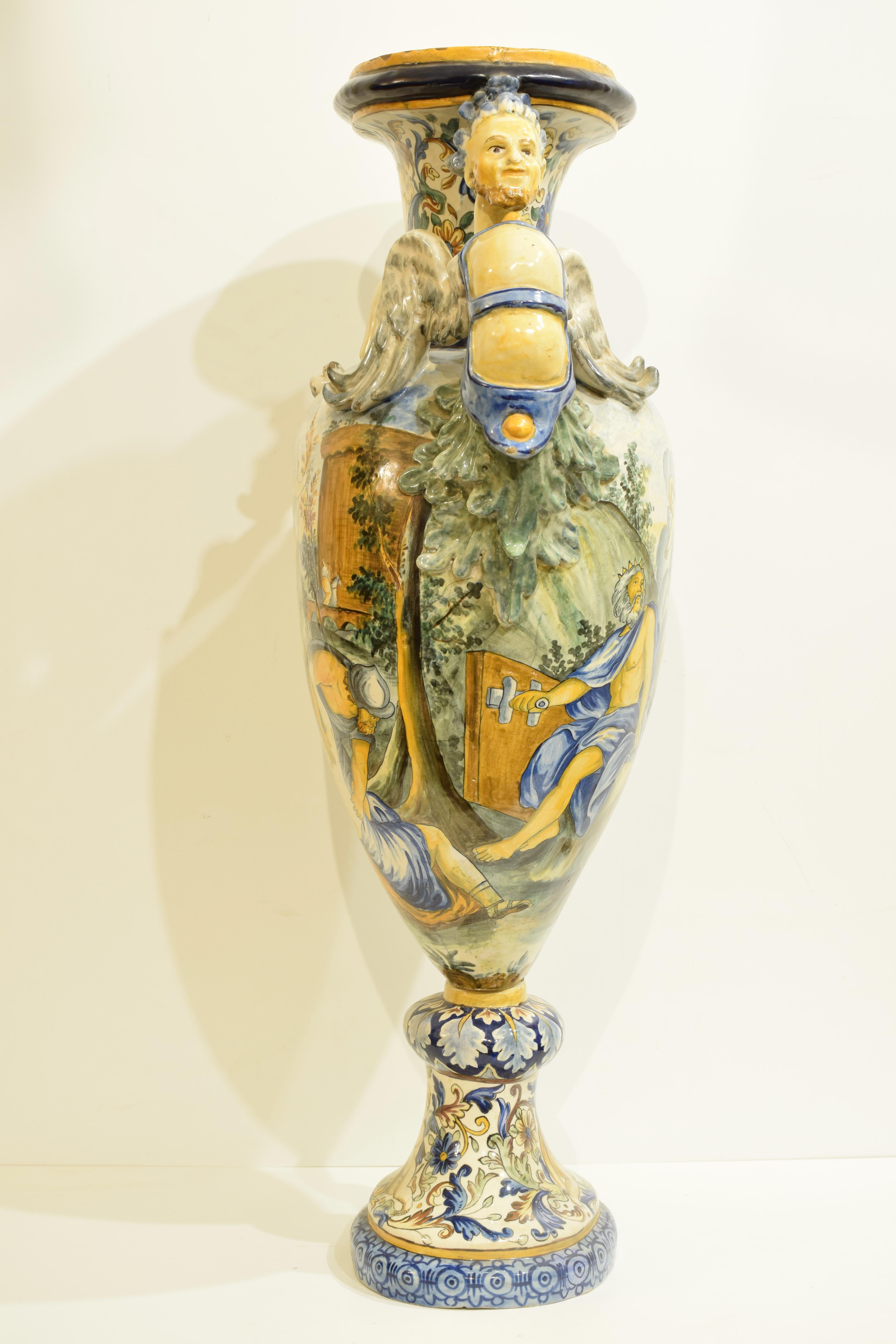 italien Grand vase en majolique polychrome, Italie, milieu du XIXe siècle en vente