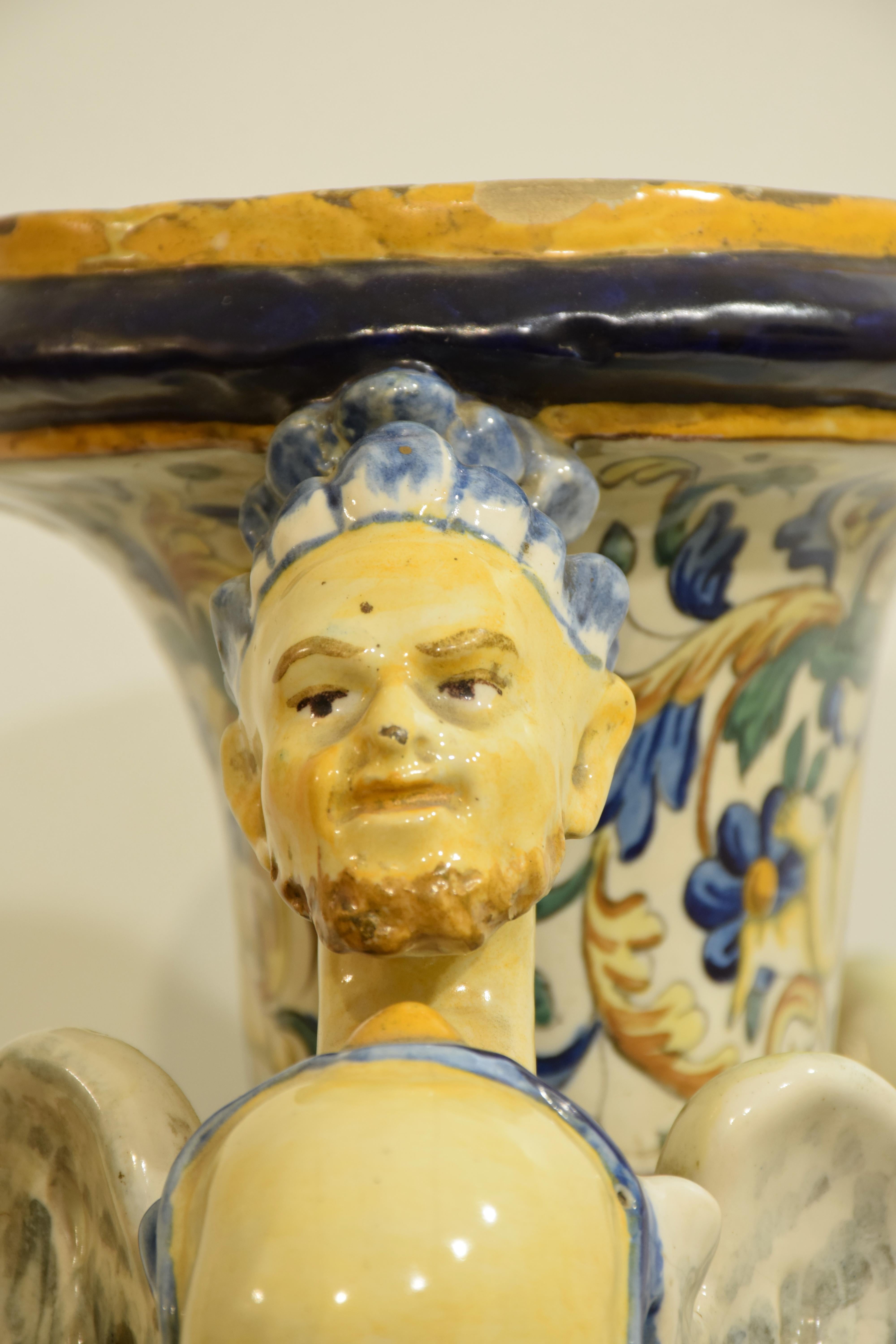 Majolique Grand vase en majolique polychrome, Italie, milieu du XIXe siècle en vente