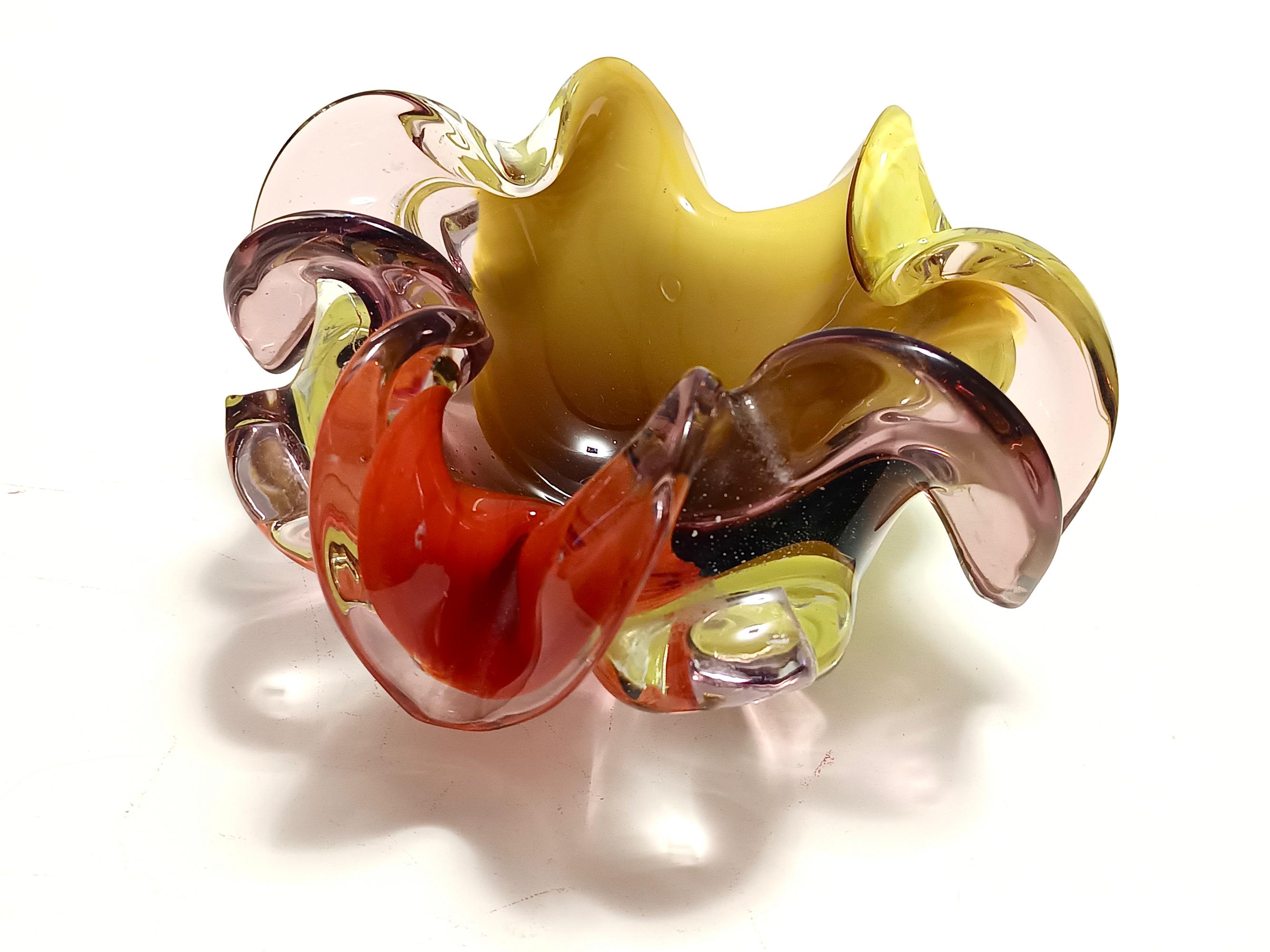 italien Grand cendrier polychrome en verre de Murano / Vide-Poche attr. à Toso, Italie en vente