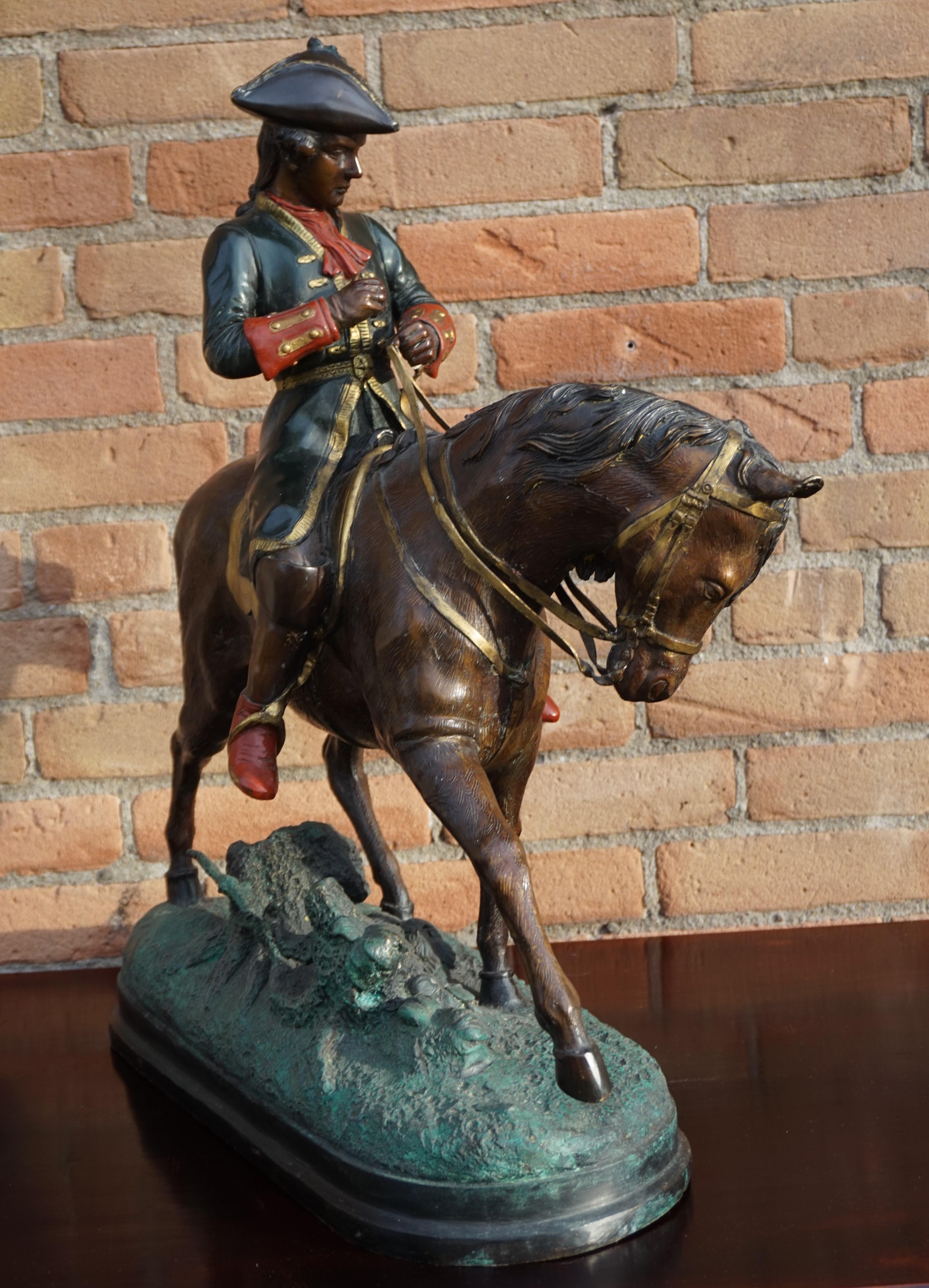 Große polychrom bemalte Bronzeskulptur eines jungen Pferdes, das auf Napoleon reitet, Napoleon im Angebot 3