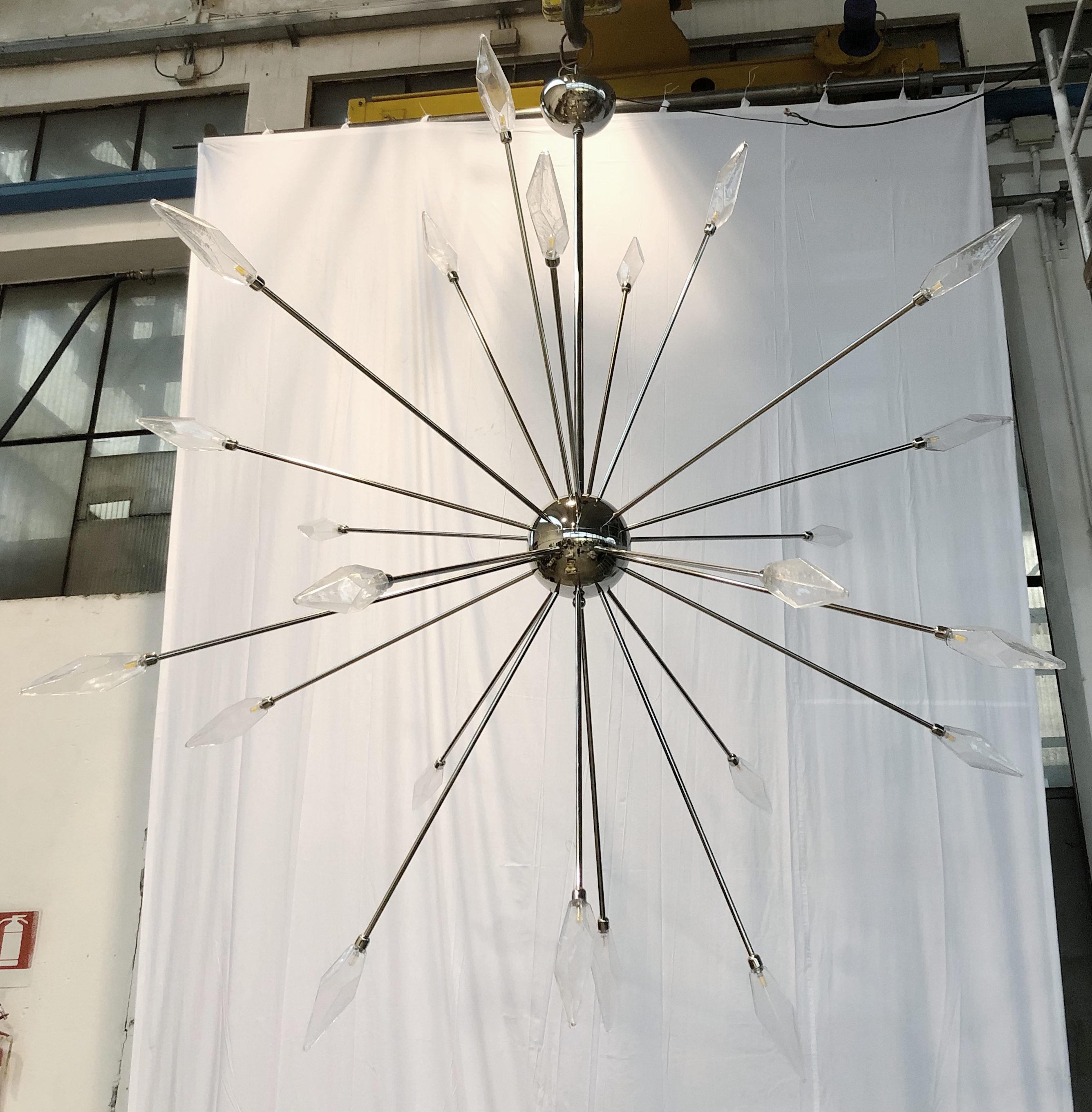 Sputnik-Kronleuchter in Übergröße aus polyederfarbenem Stahl von Fabio Ltd (Moderne der Mitte des Jahrhunderts) im Angebot