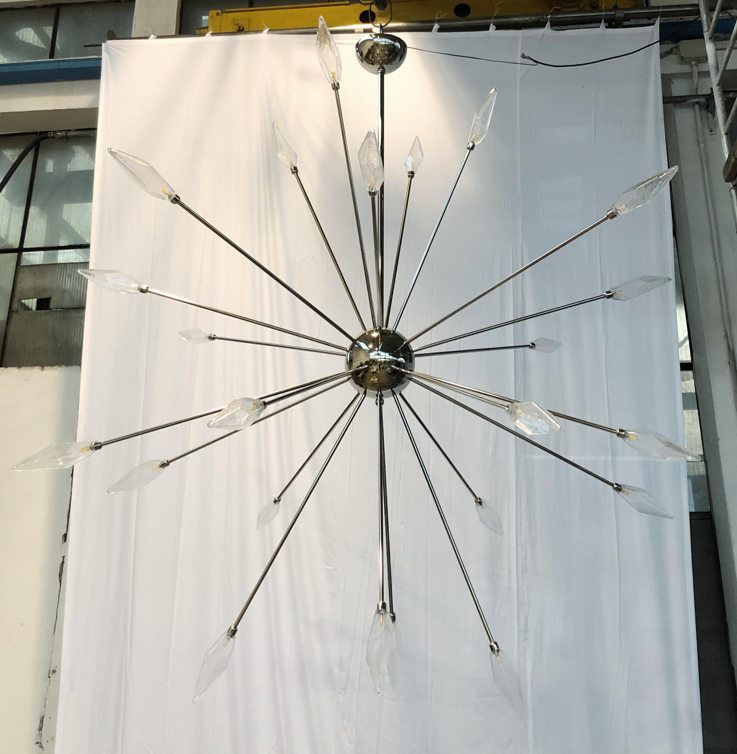 Sputnik-Kronleuchter in Übergröße aus polyederfarbenem Stahl von Fabio Ltd (21. Jahrhundert und zeitgenössisch) im Angebot