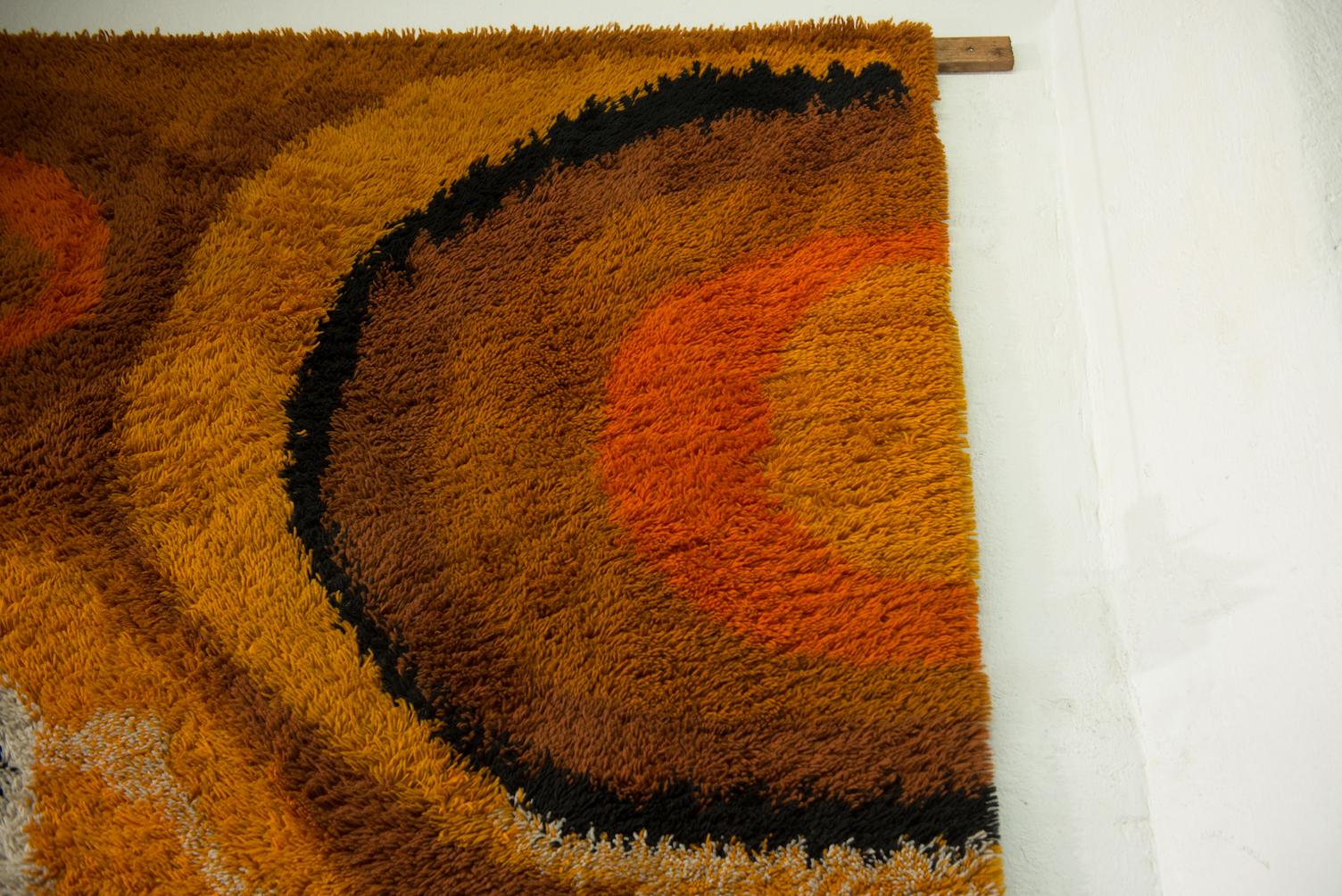 Large Pop Art Nordpfeil Shag Carpet, 1960s In Good Condition In Porto, PT