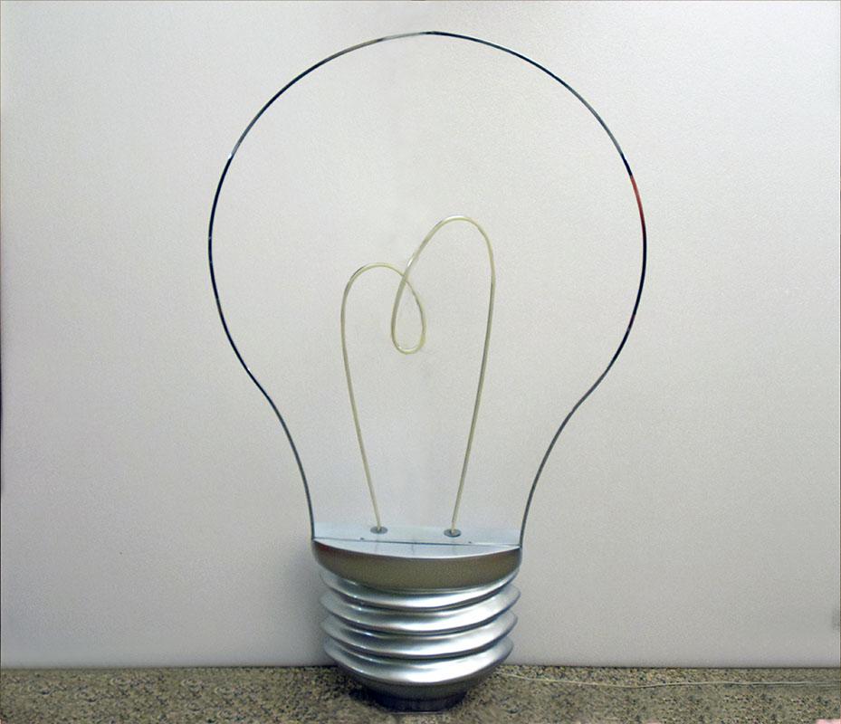 italien Grand lampadaire de style pop en forme d'énorme ampoule, années 1980 en vente