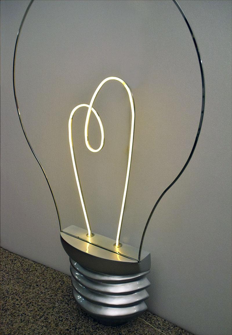 Fin du 20e siècle Grand lampadaire de style pop en forme d'énorme ampoule, années 1980 en vente