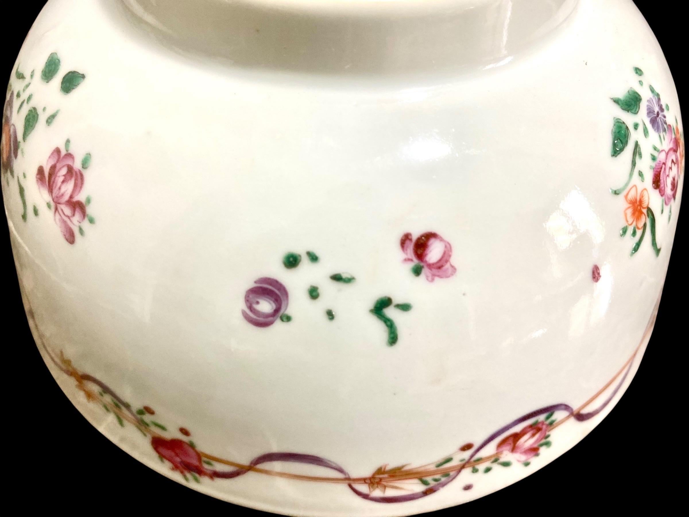 Grand bol en porcelaine - Compagnie des Indes - XVIIIe siècle en vente 4