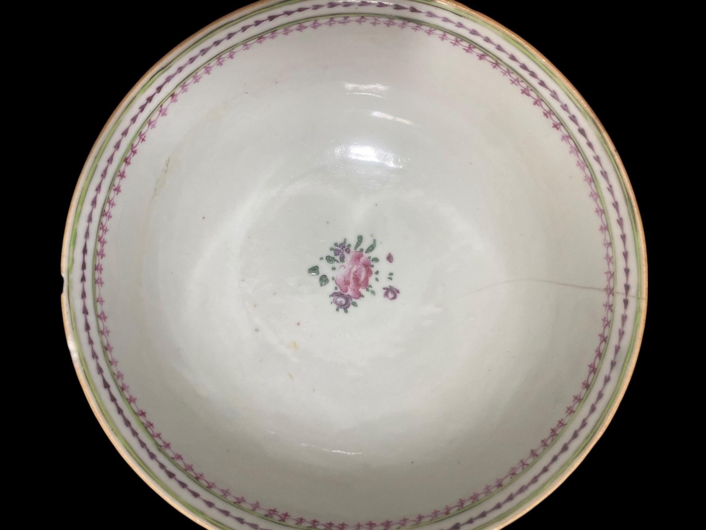 Grand bol en porcelaine - Compagnie des Indes - XVIIIe siècle en vente 6