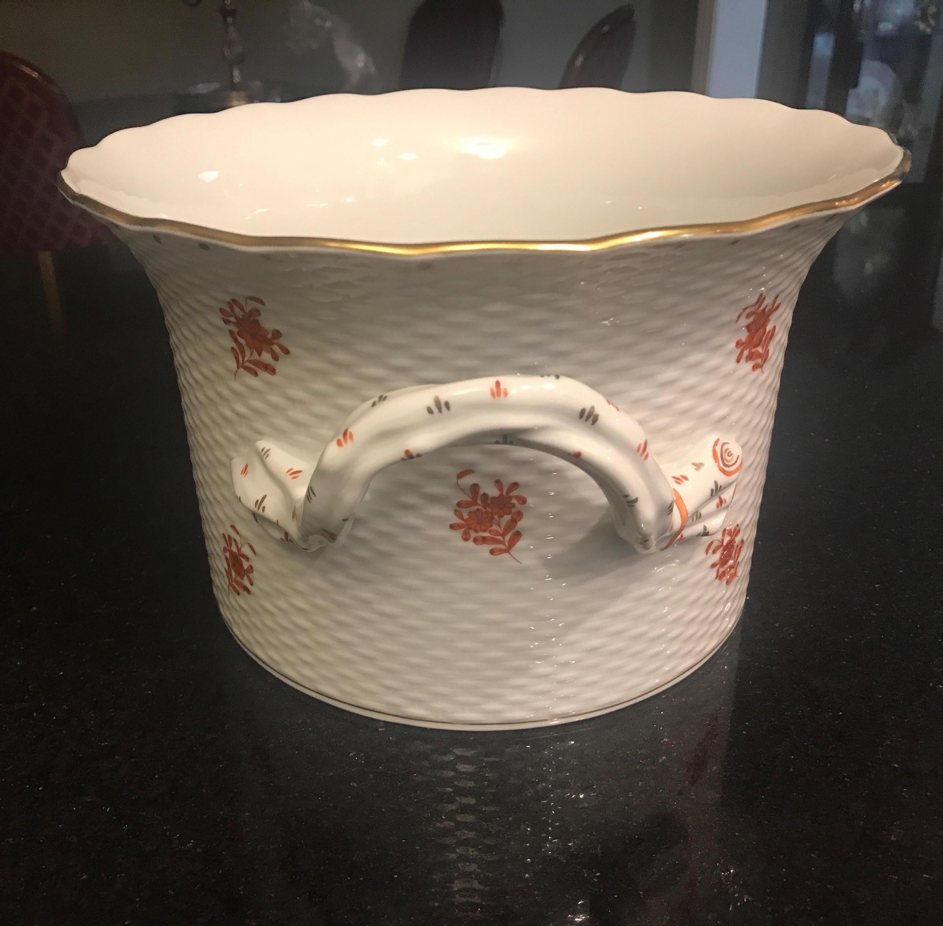 Exquisite porcelain cachepot hand painted by Herand. Originally created in 1930 for Count Albert Apponyi, the pattern features a center motif of a stylized peony surrounded by a garland of leaves with 24-karat gold rosettes. This was available in