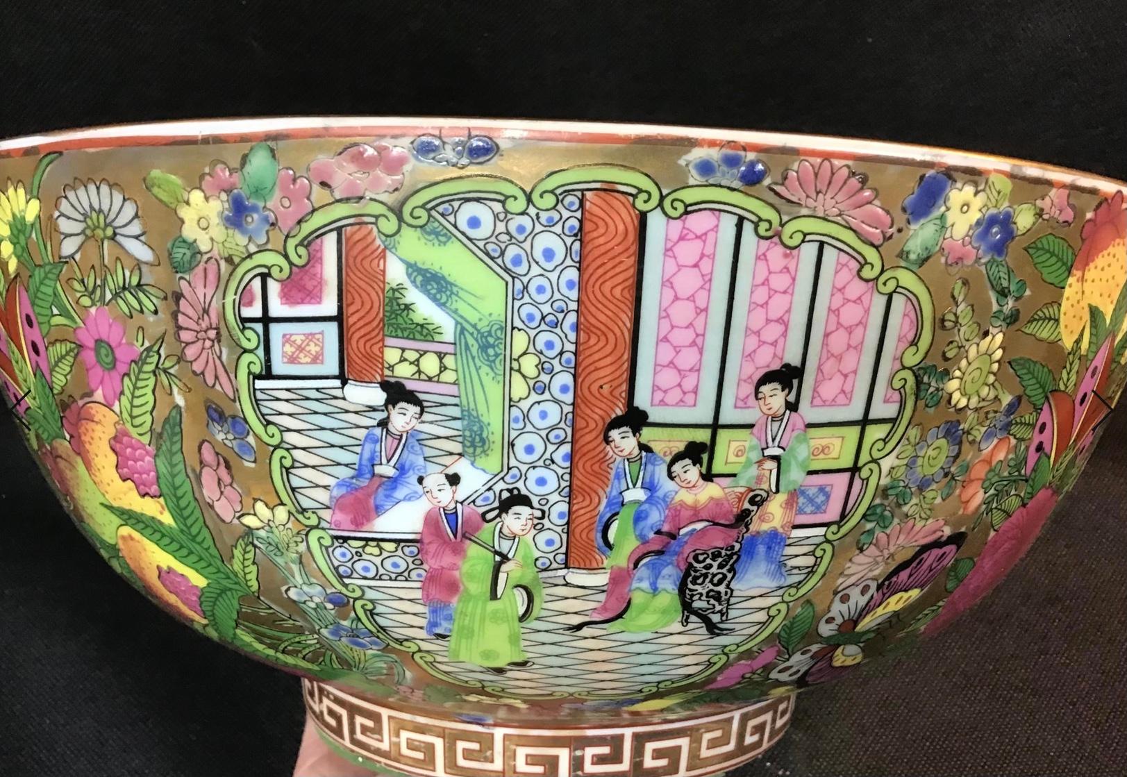 Large Porcelain Chinese Export Rose Medallion Bowl For Sale 1