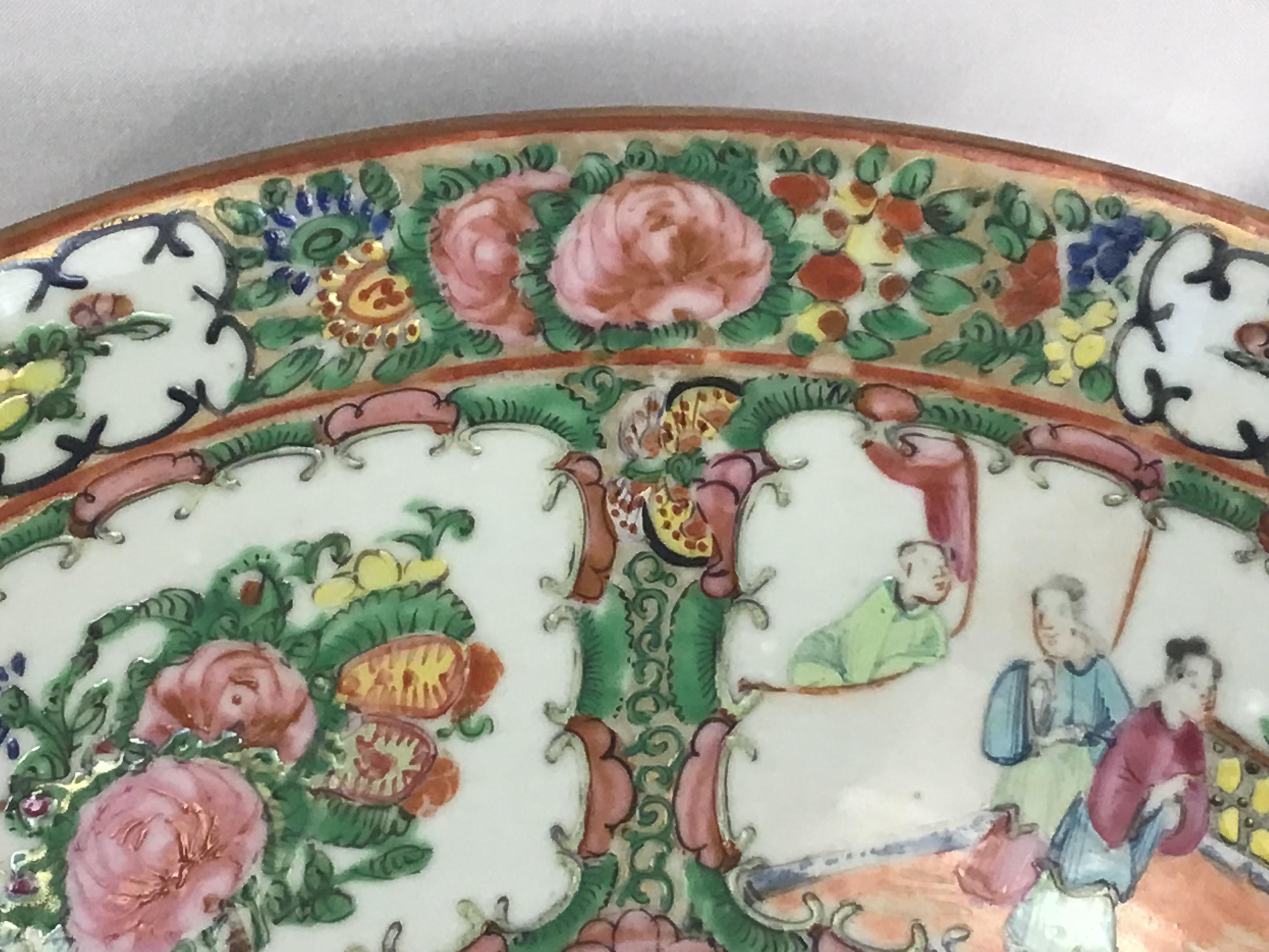 Large Porcelain Chinese Export Rose Medallion Bowl For Sale 3