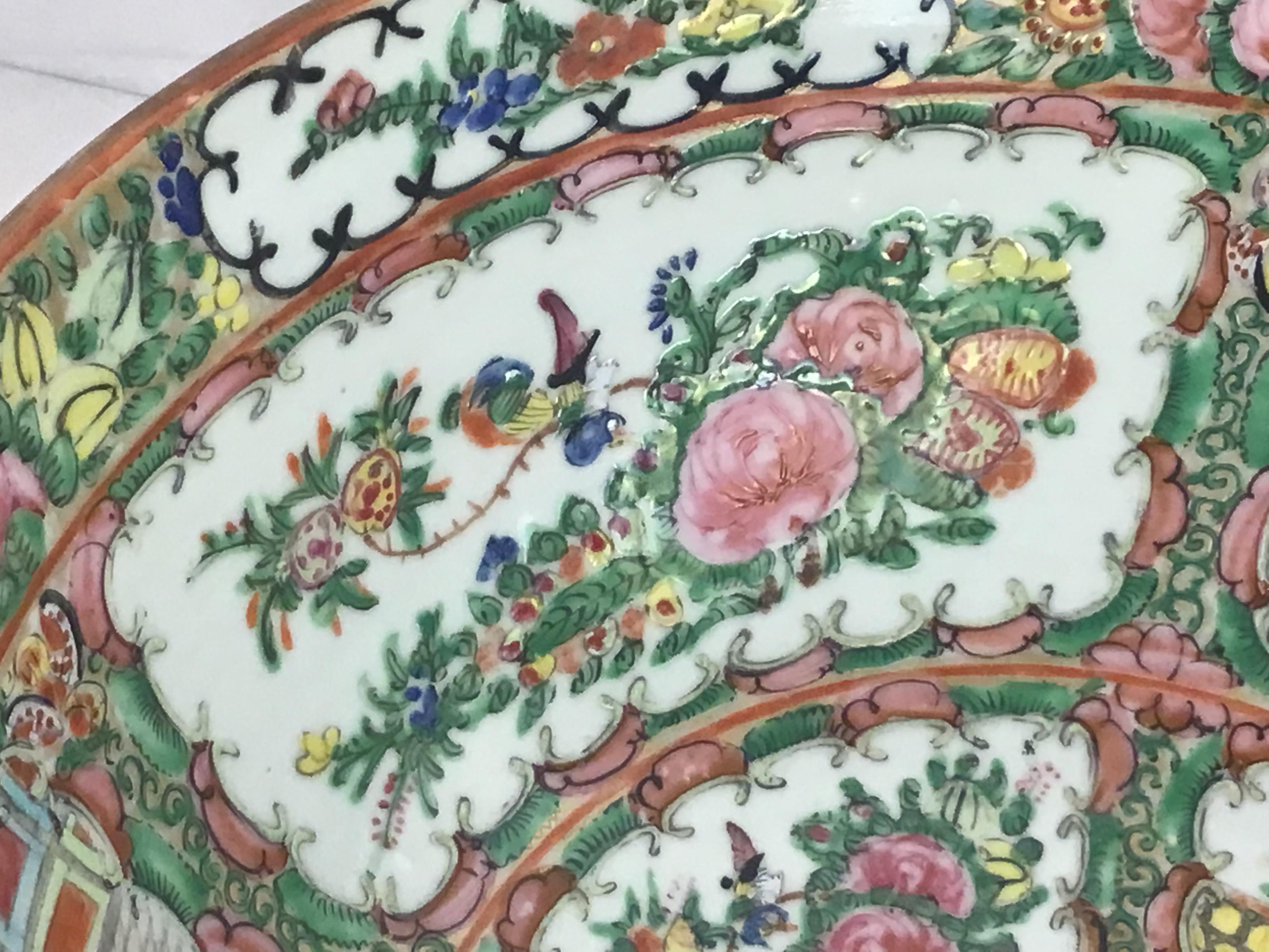 Large Porcelain Chinese Export Rose Medallion Bowl For Sale 4