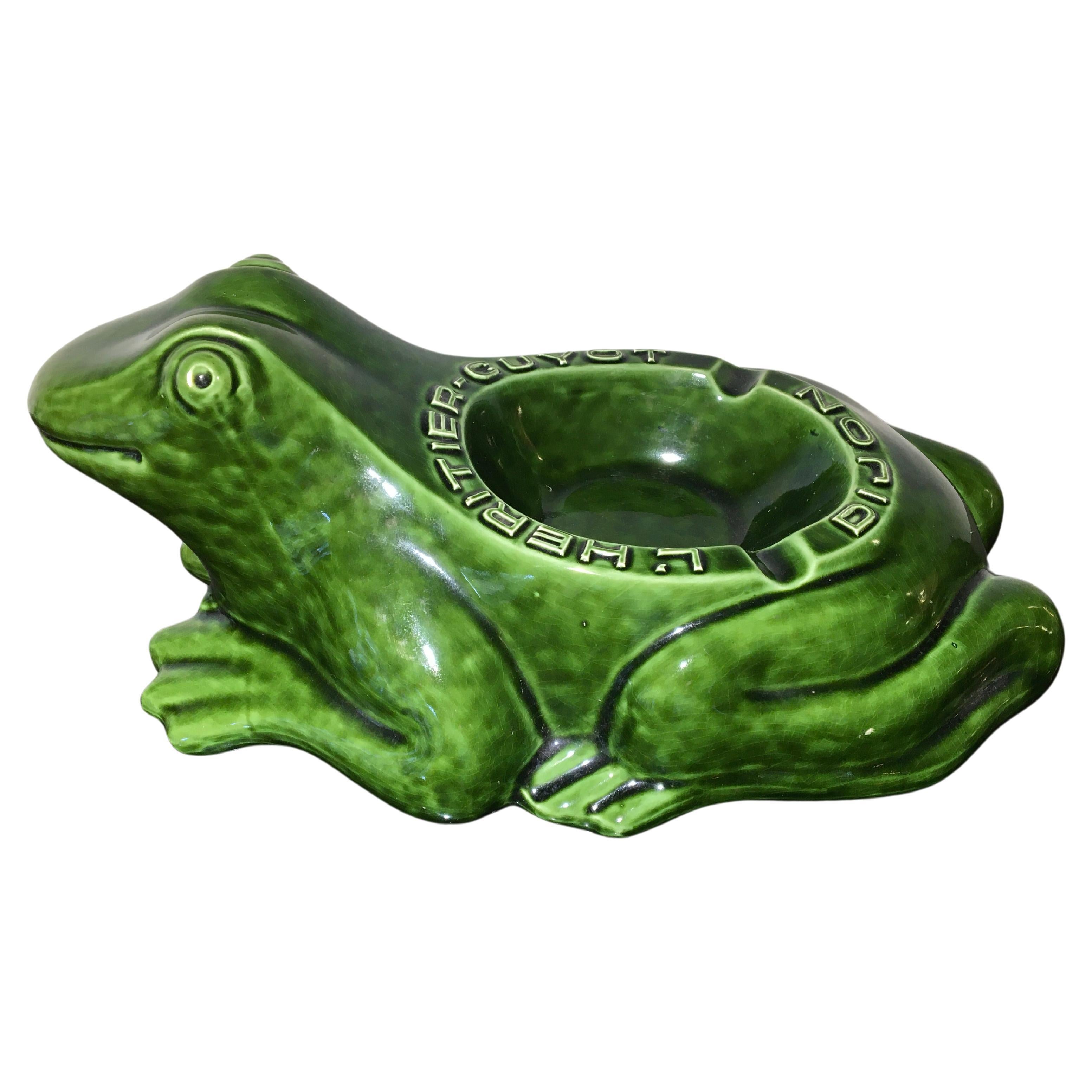 Grande sculpture de grenouille en porcelaine, grenouille publicitaire française L'Heritier Guyot  en vente