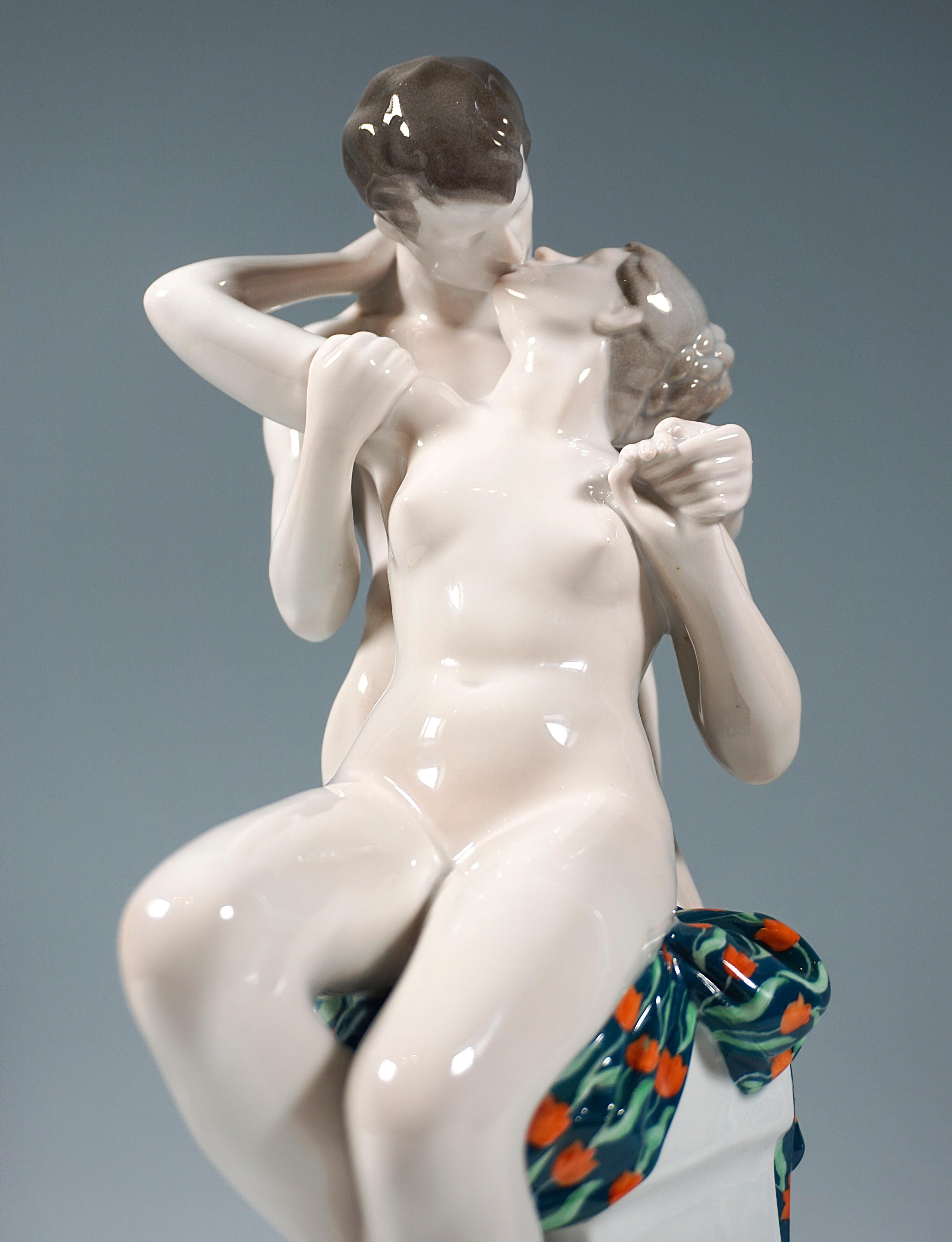 Large Porcelain Group 'Spring of Love' by R. Aigner Rosenthal Selb Germany, 1916 In Good Condition For Sale In Vienna, AT