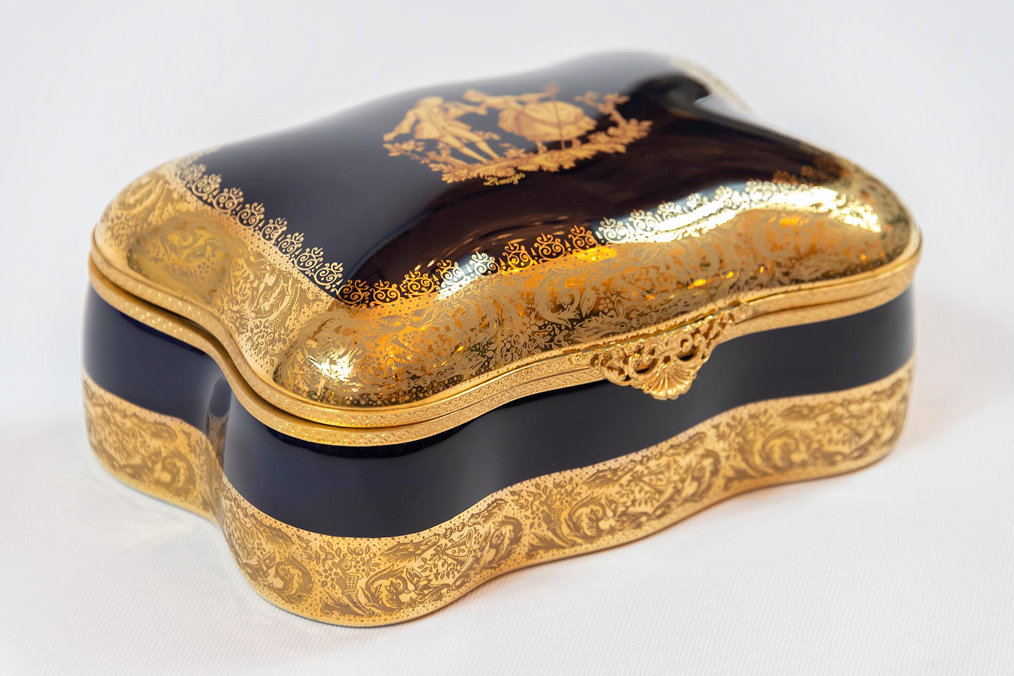 Große Schmuckschatulle aus kobaltblauem Porzellan, verziert mit 22-karätigem Gold, hergestellt von Imperial Limoges.