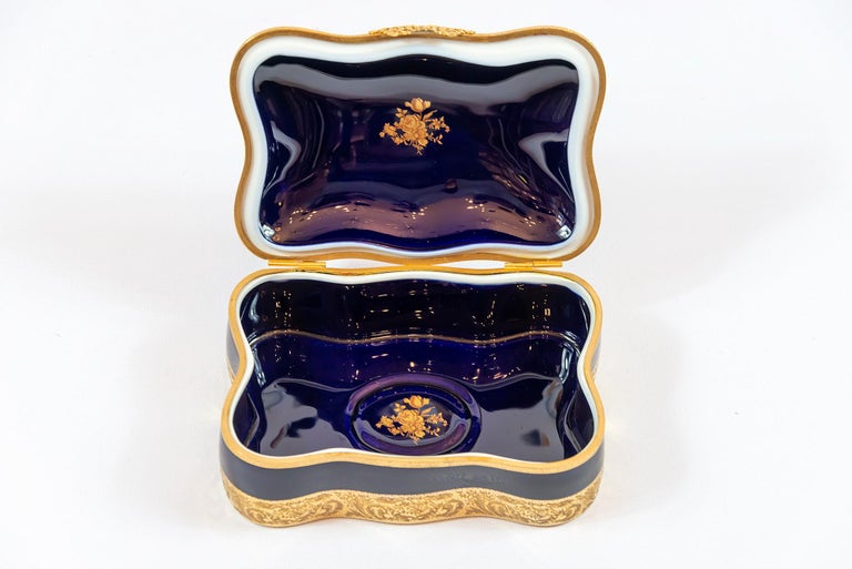 Large Porcelain Jewelry Box Decorated with 22Karat Gold by Imperial Limoges For Sale at 1stDibs