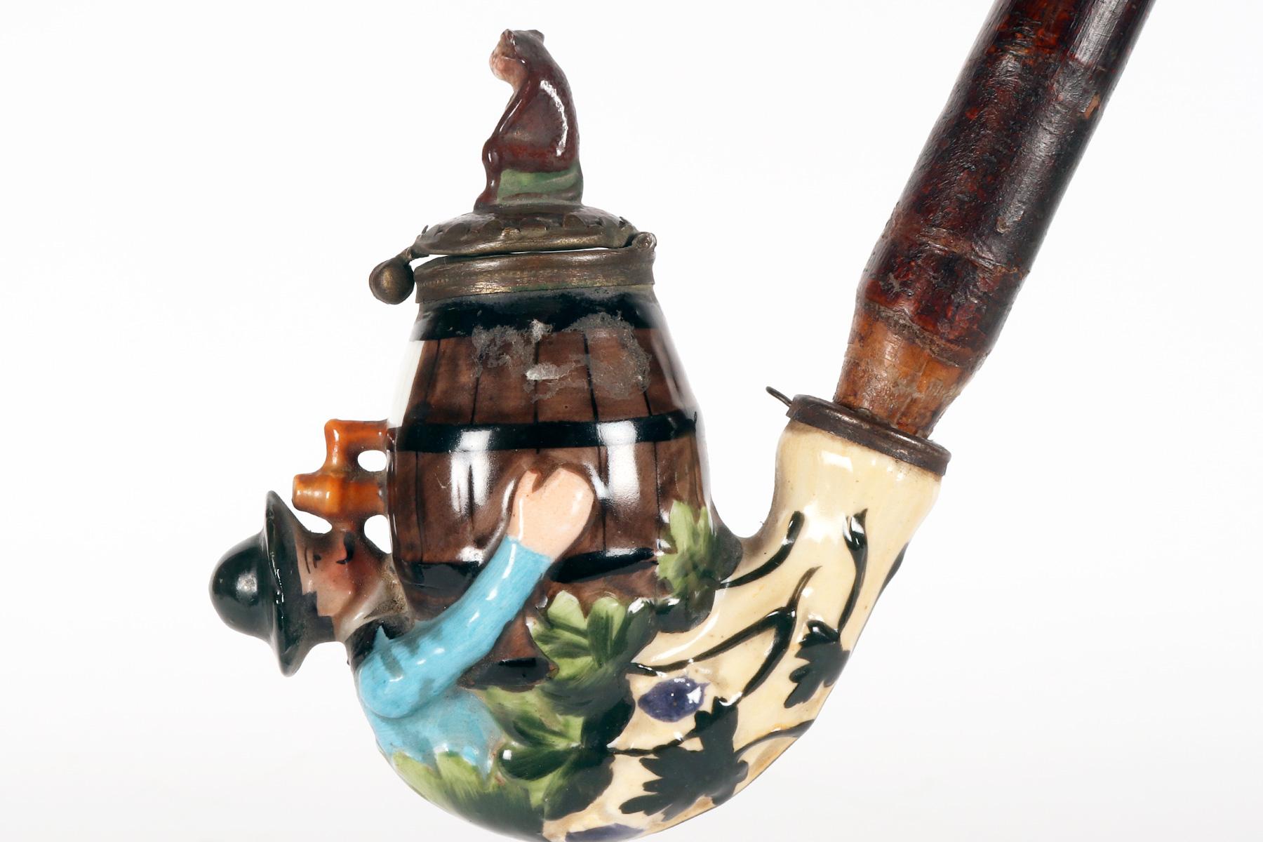 Large porcelain pipe: a reclining man drinking wine, Germany 1880. In Good Condition For Sale In Milan, IT