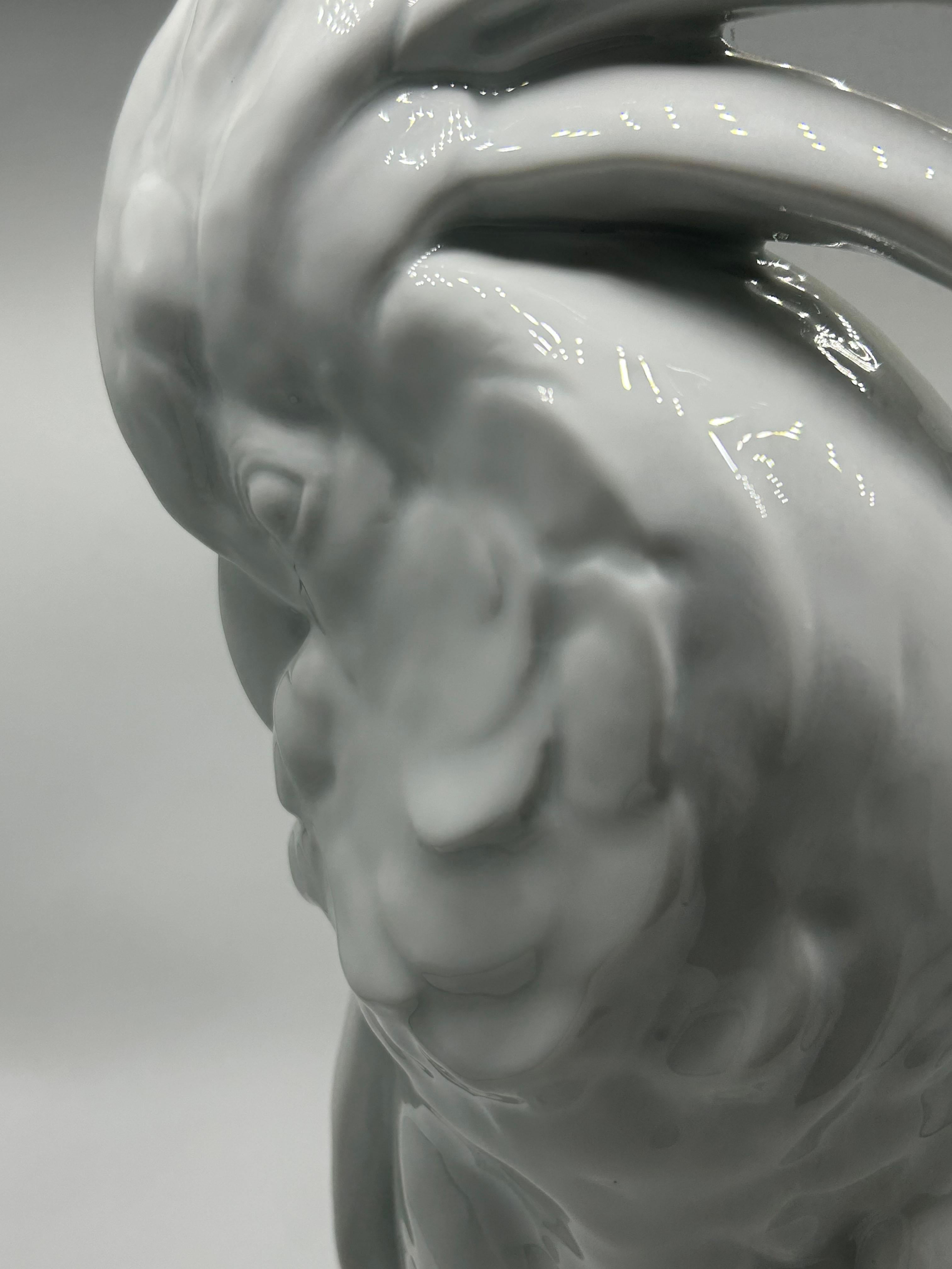Grande sculpture en porcelaine d'Edouard-Marcel Sandoz 