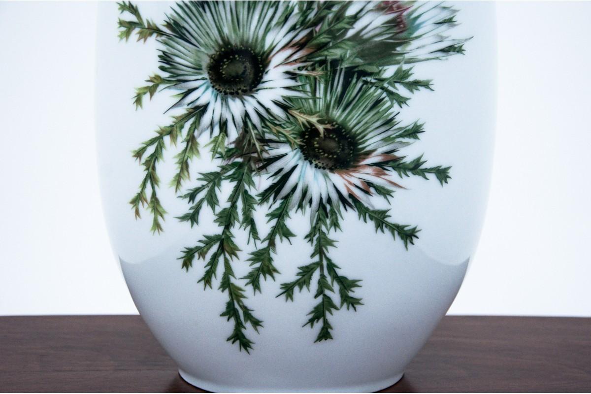 Large porcelain vase, Germany, Thomas mark.
Very good condition. No damage. 
The plant is Carlina acaulis
Dimensions: height 43 cm / width 22 cm / depth. 16 cm.









 