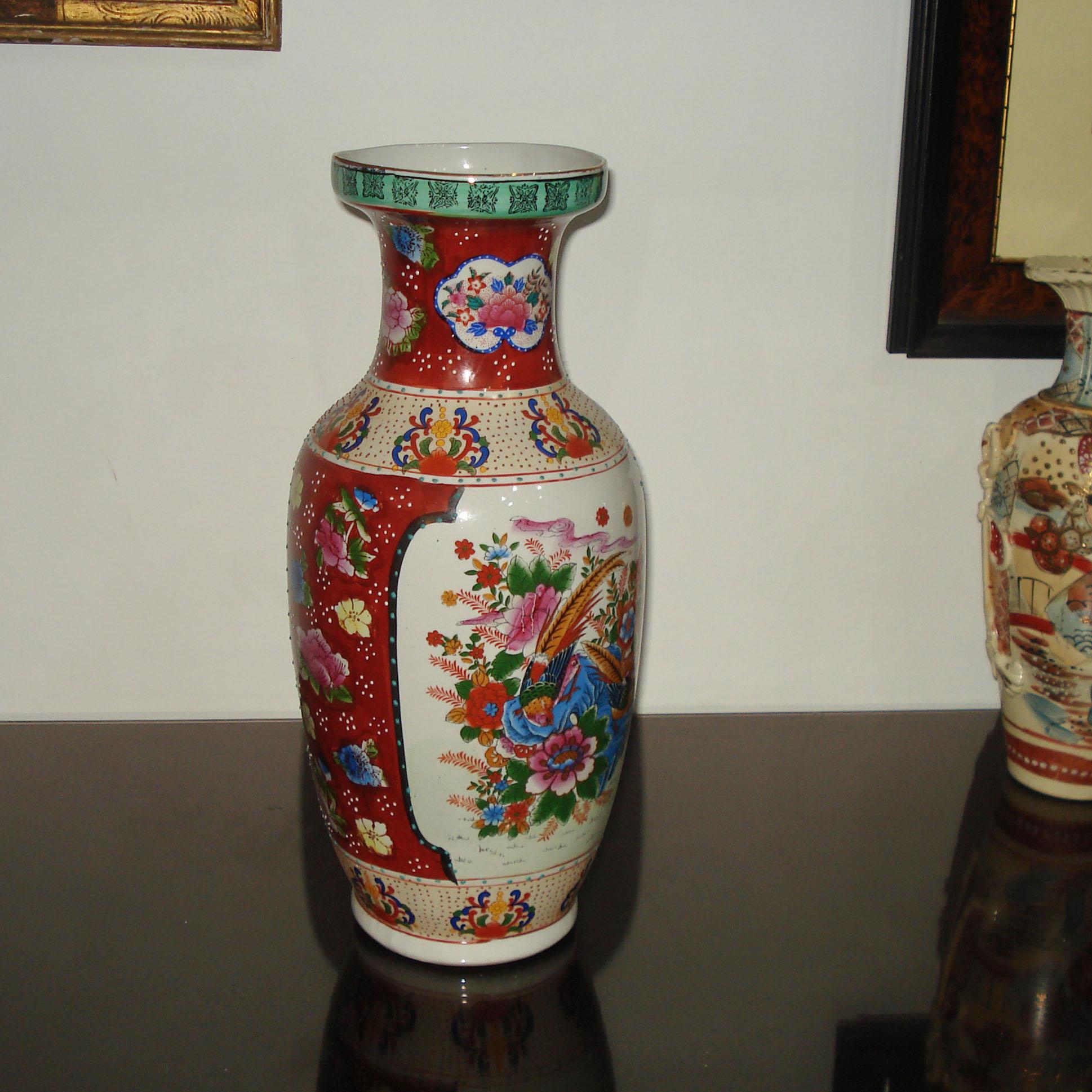 Milieu du XXe siècle Grand vase en porcelaine, Japon, milieu du 20e siècle en vente
