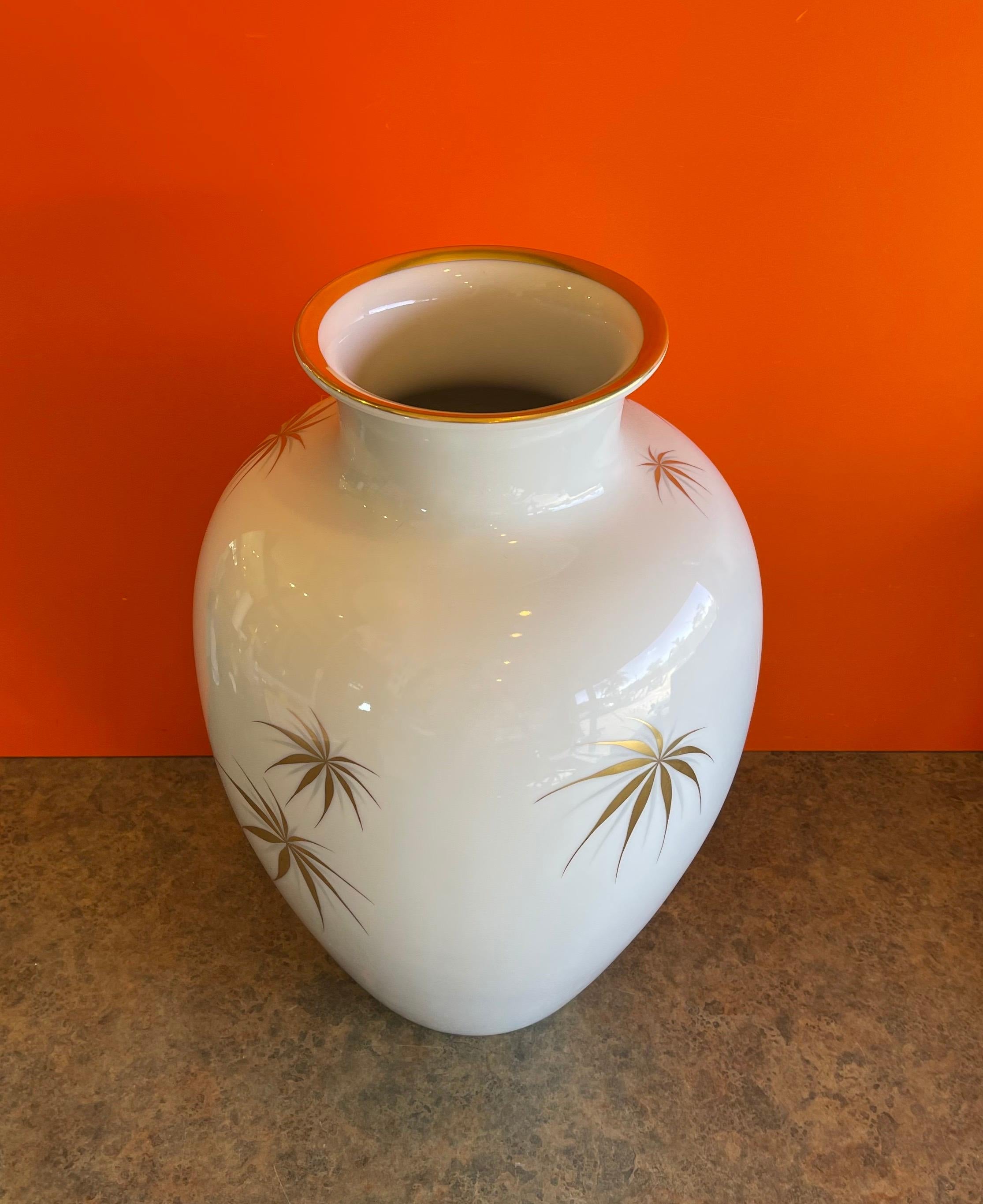 Large Porcelain Vase / Vessel by Heinrich of Bavaria / Selb In Good Condition For Sale In San Diego, CA