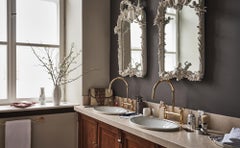 Großer Porzellan-Wandspiegel mit Putten mit Musikinstrumenten