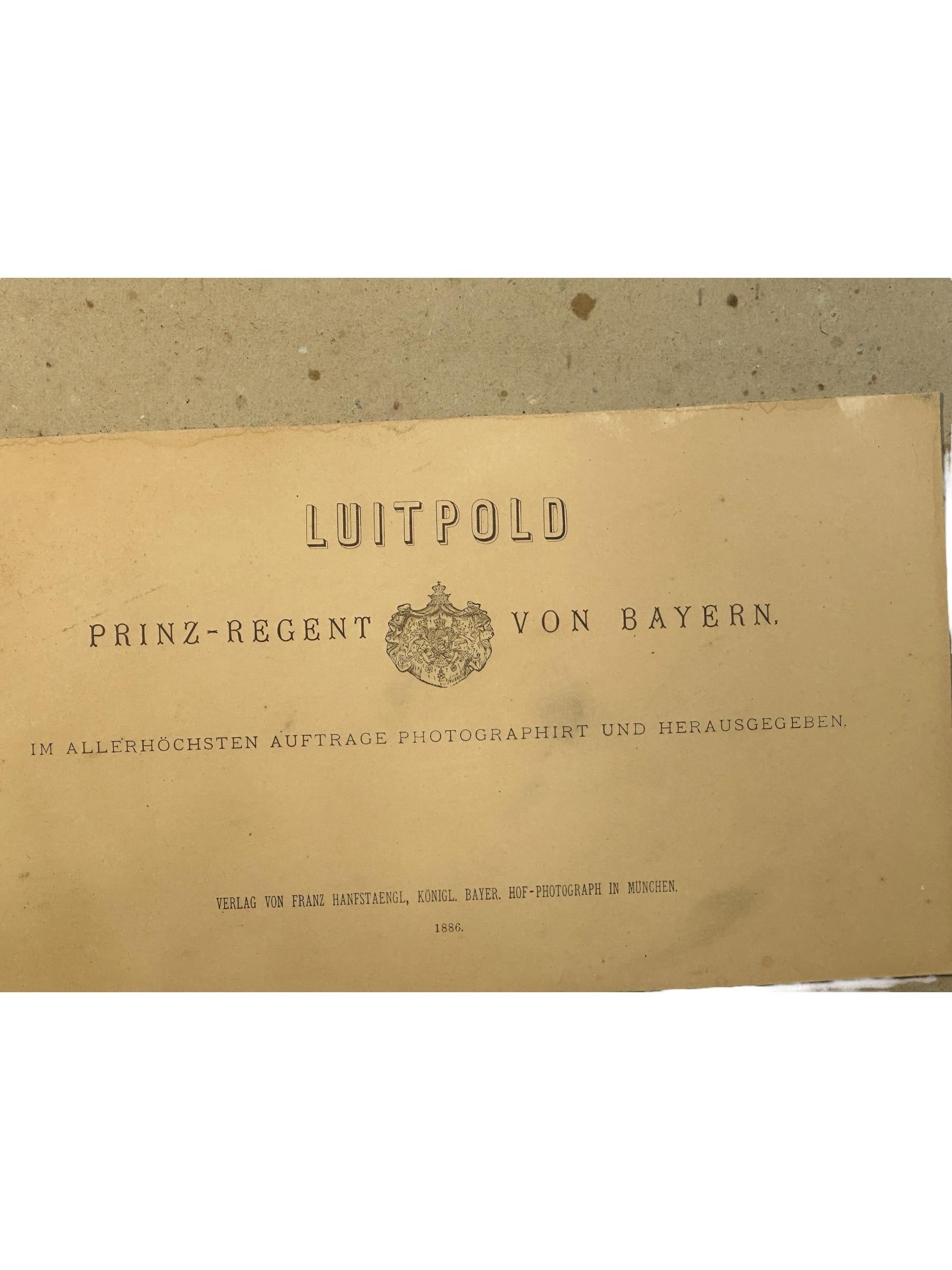 Großes Portraitfoto von Luitpold Prinz Regent von Bayern 1886 Holz geschnitzter Rahmen (Glas) im Angebot