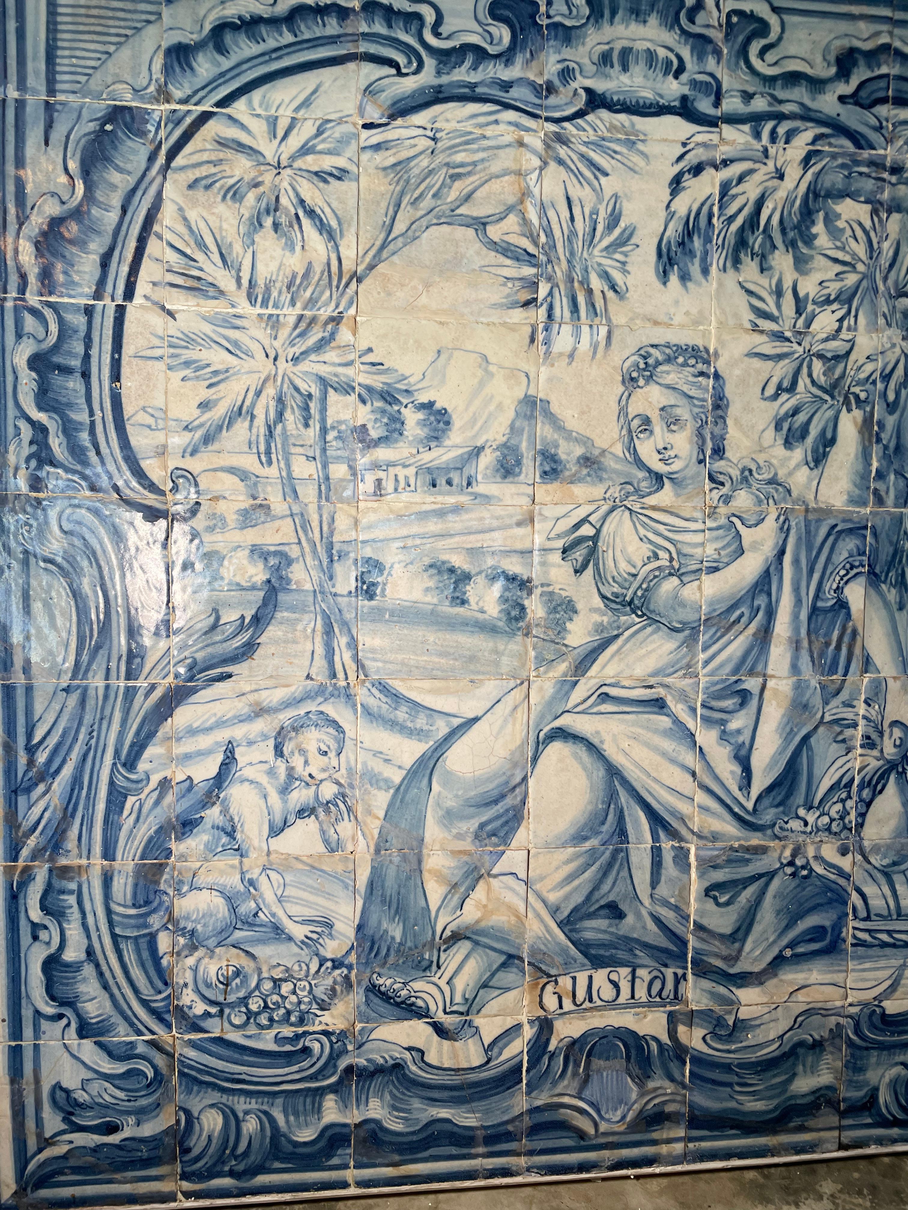 Grande fresque portugaise du 18ème siècle encadrée de bois représentant Azulejos, Le sens du goût 3