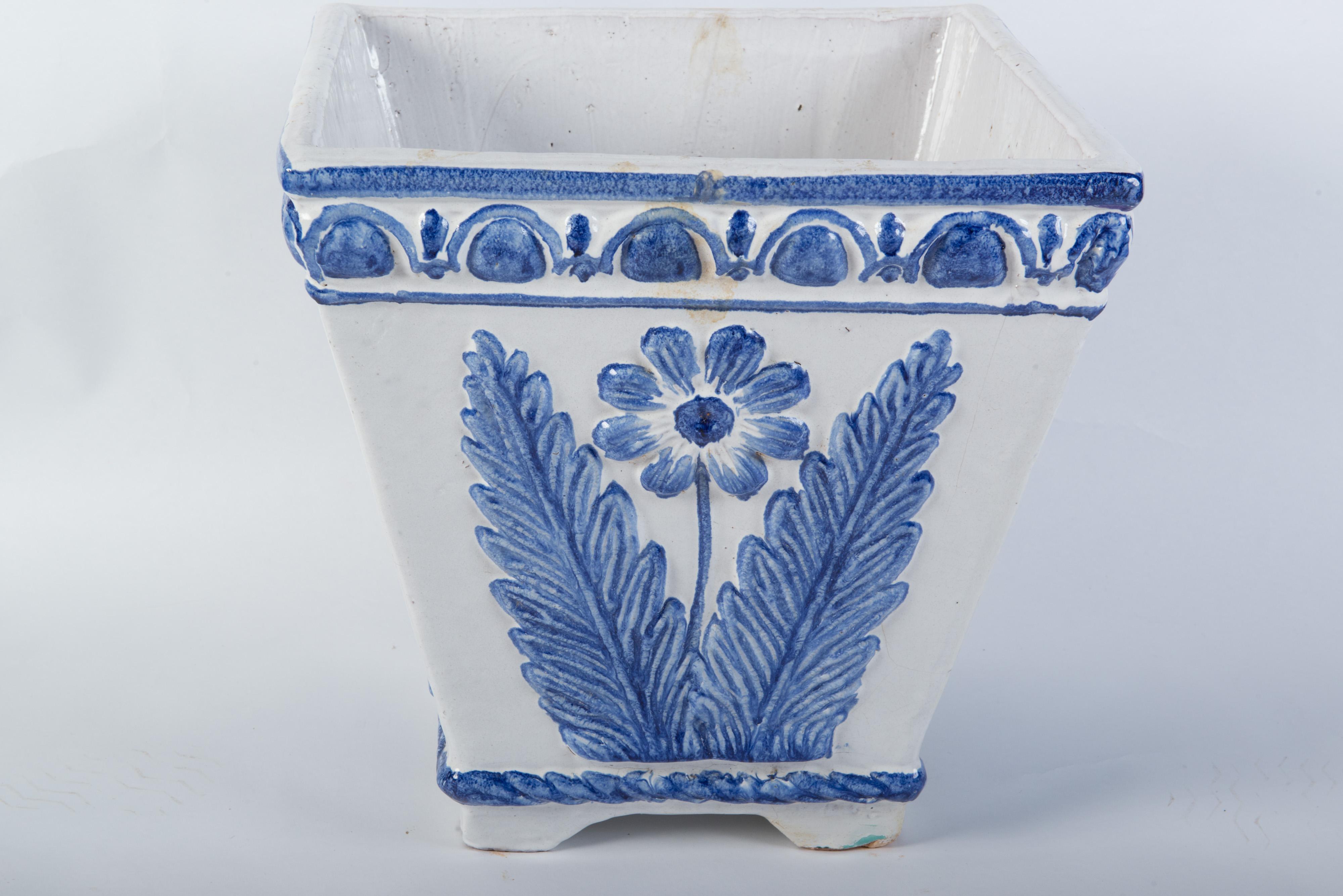 Jardinera grande de cerámica portuguesa azul y blanca Glaseado en venta